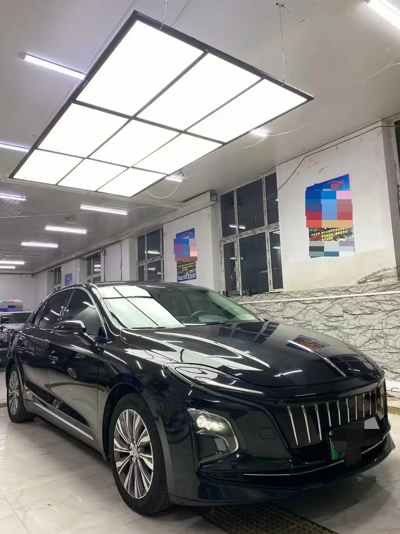 2022 HONGQI E-QM5 thumbnail 2