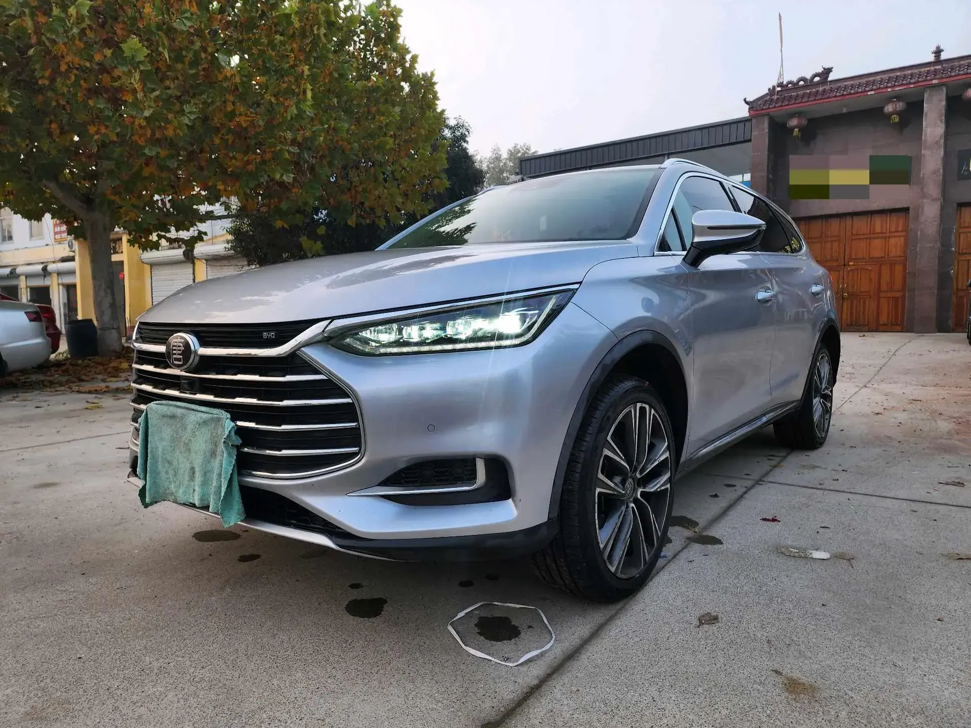 2019 BYD TANG view 1