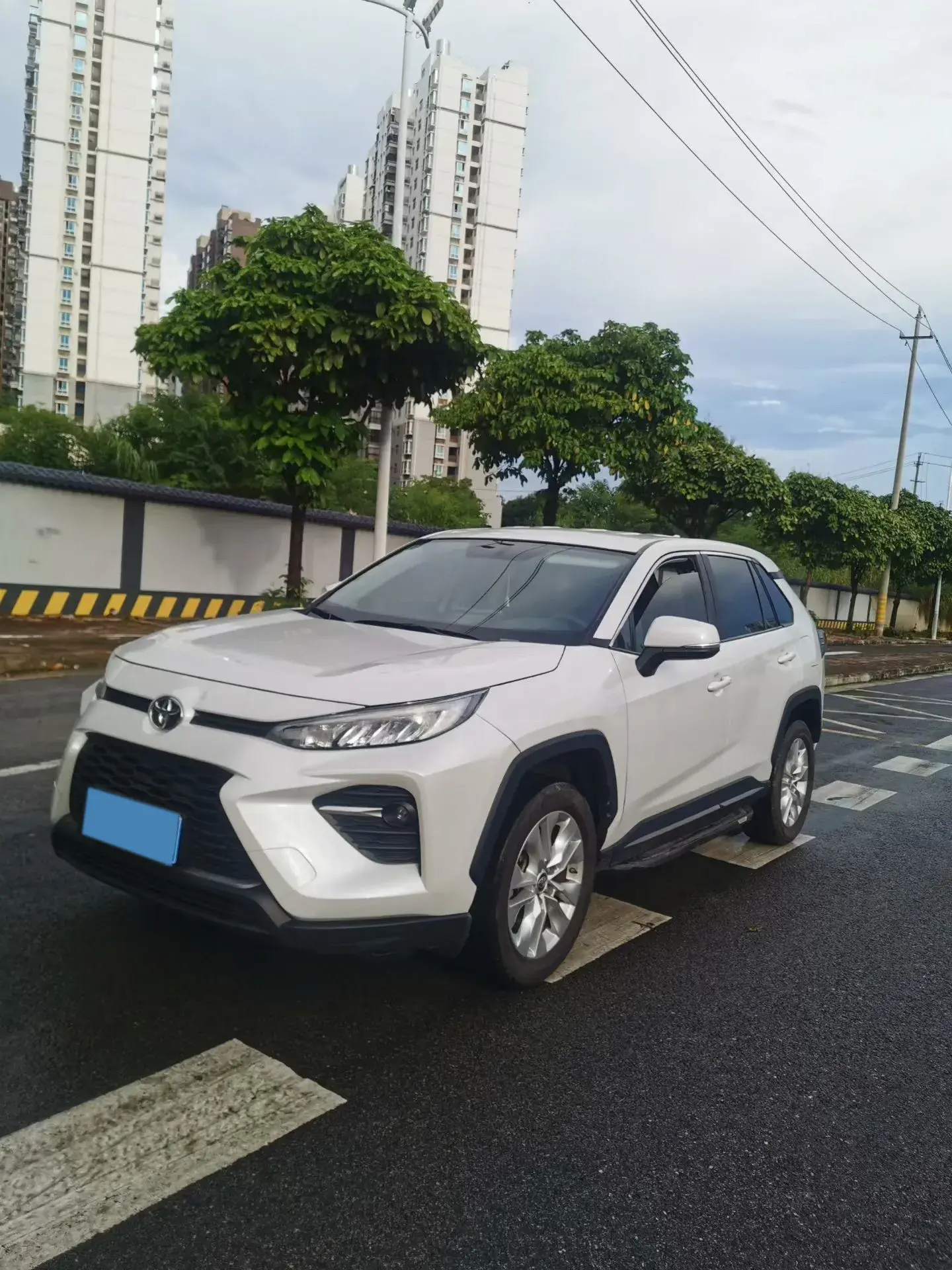 2022 TOYOTA WILDLANDER view 1