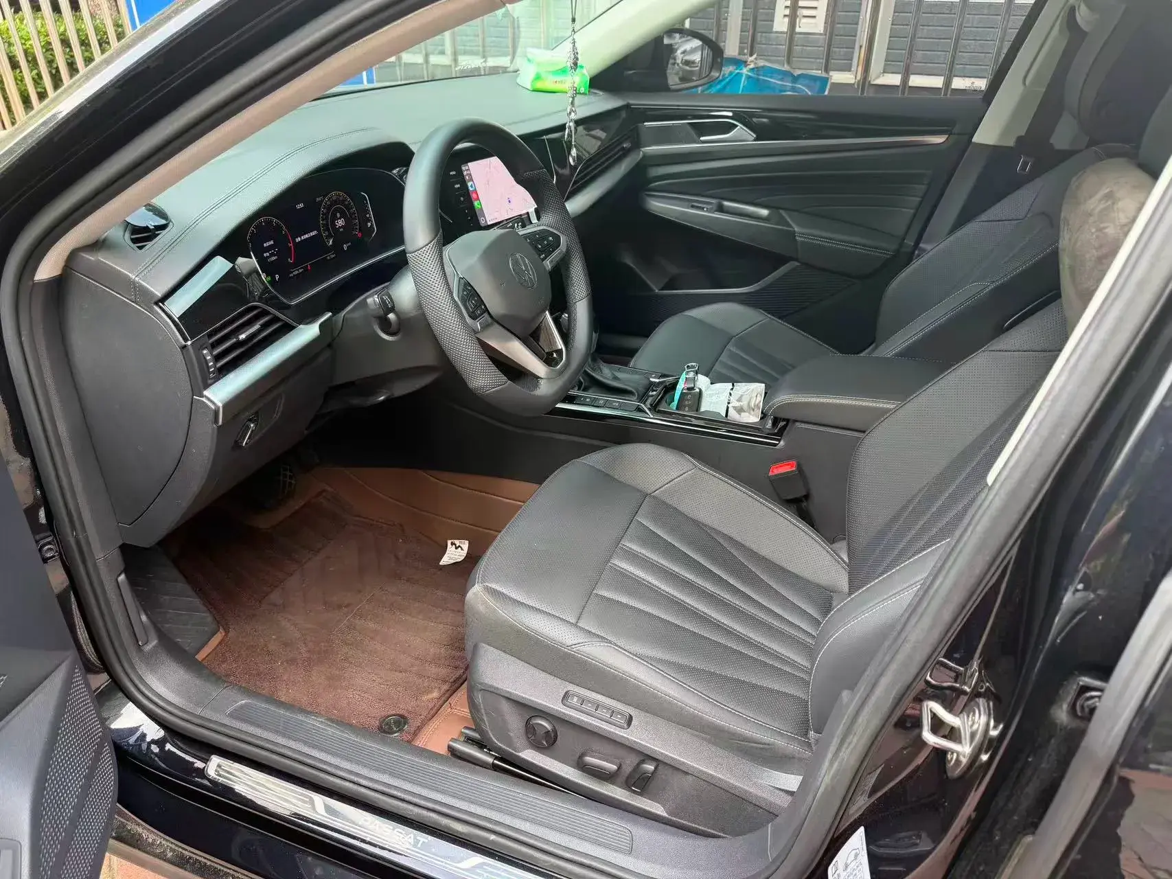 2024 VOLKSWAGEN PASSAT thumbnail 4