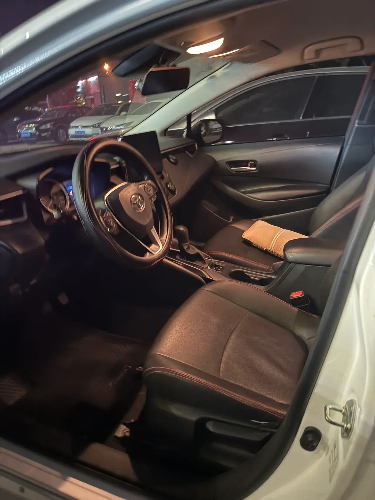 2019 TOYOTA COROLLA thumbnail 3