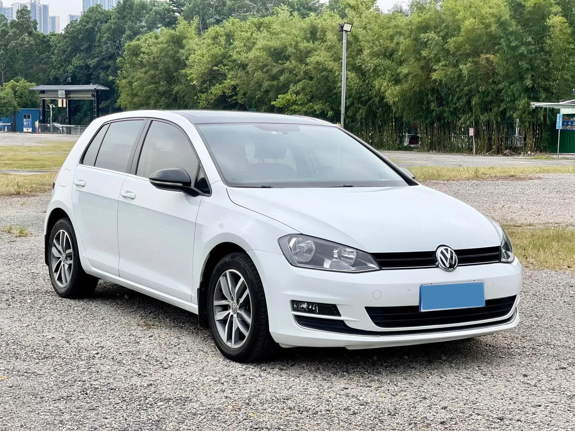 2017 VOLKSWAGEN GOLF thumbnail 2
