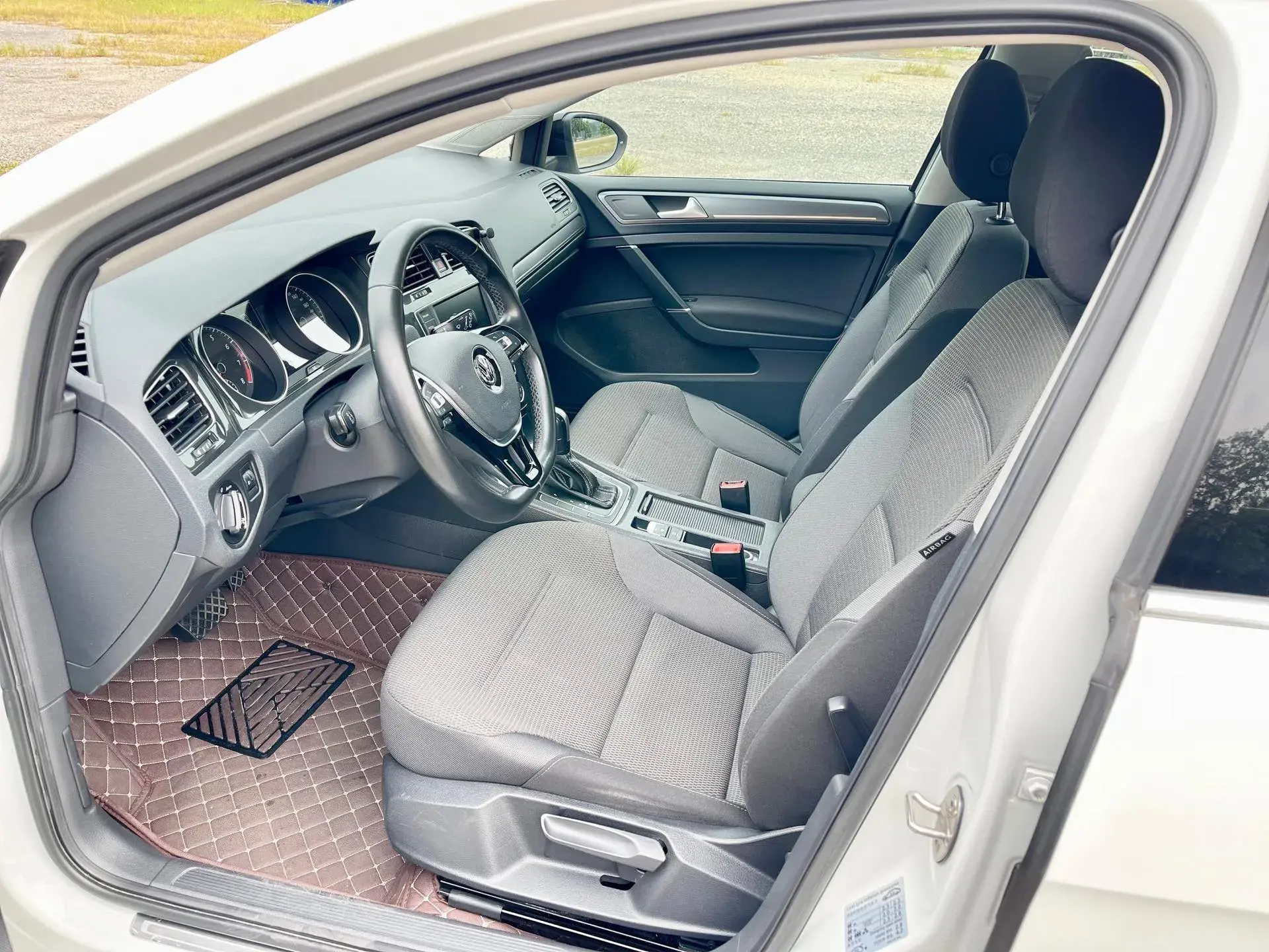 2017 VOLKSWAGEN GOLF thumbnail 4