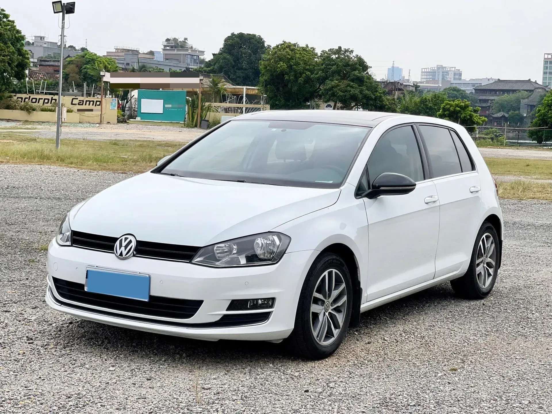 2017 VOLKSWAGEN GOLF view 1
