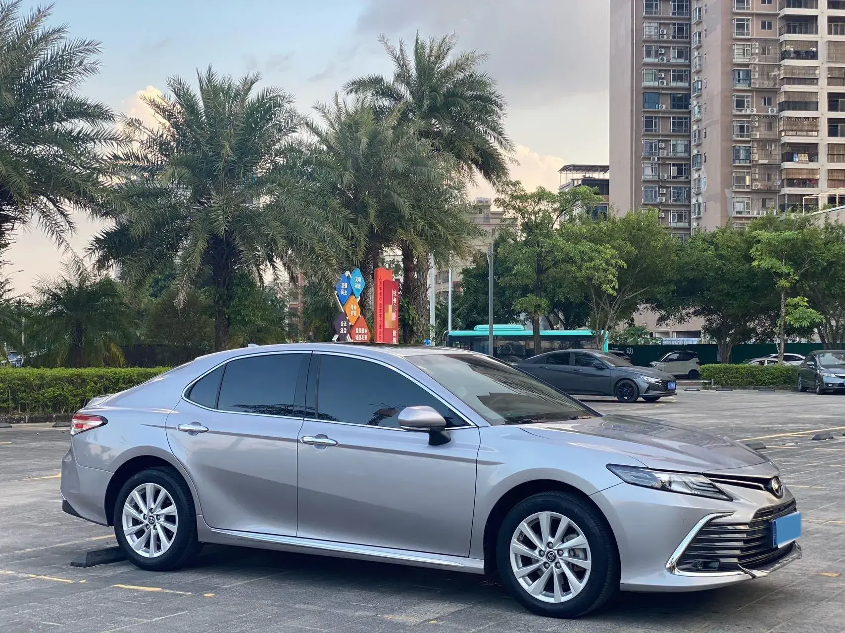 2023 TOYOTA CAMRY thumbnail 3