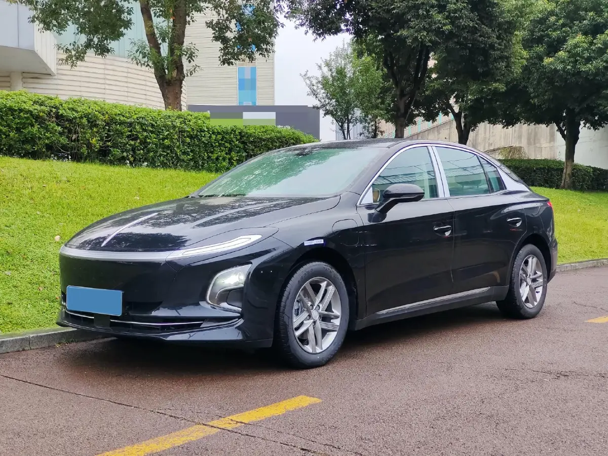 2025 HongQi E-QM5 BEV