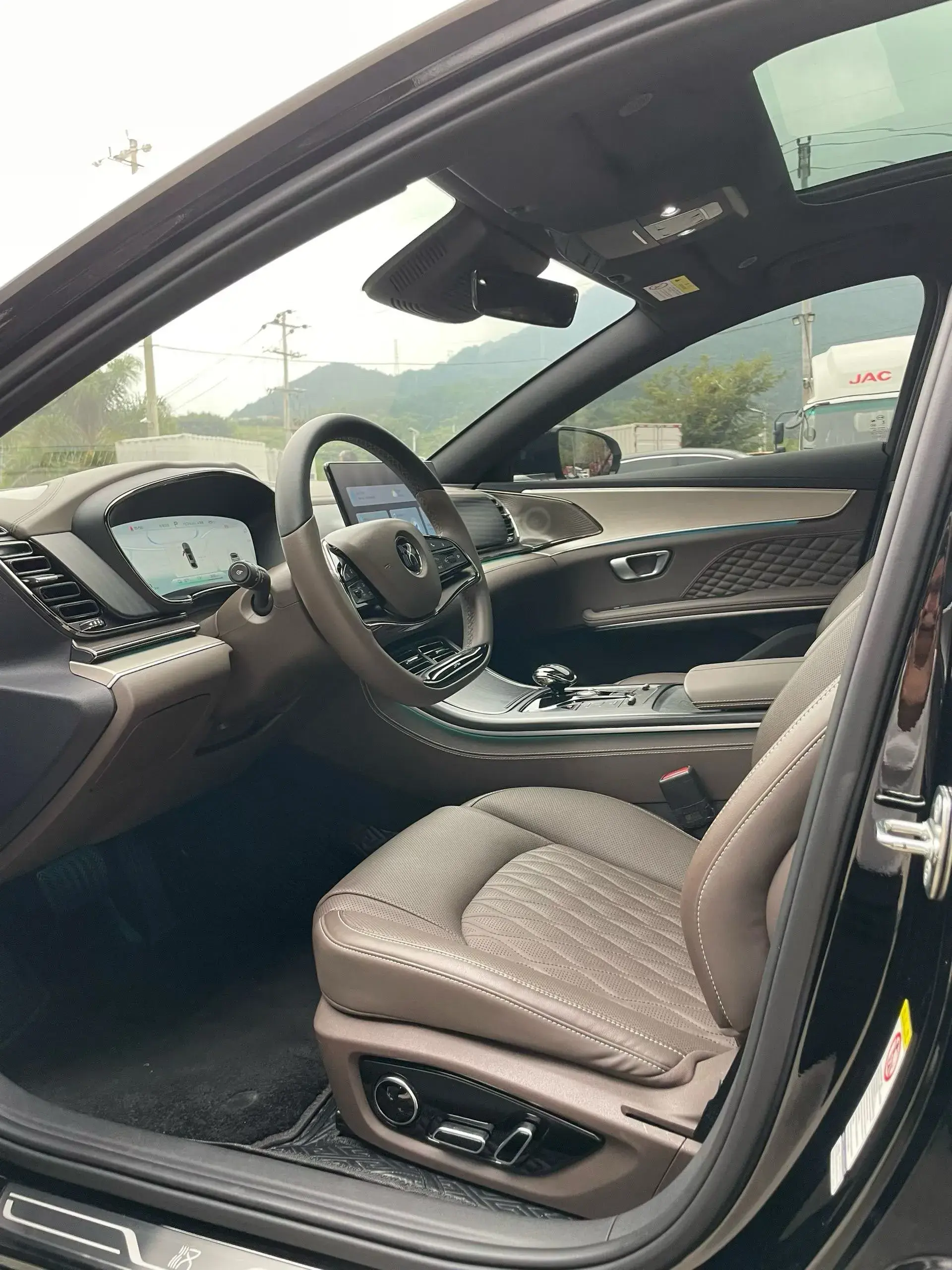 2023 BYD HAN thumbnail 4