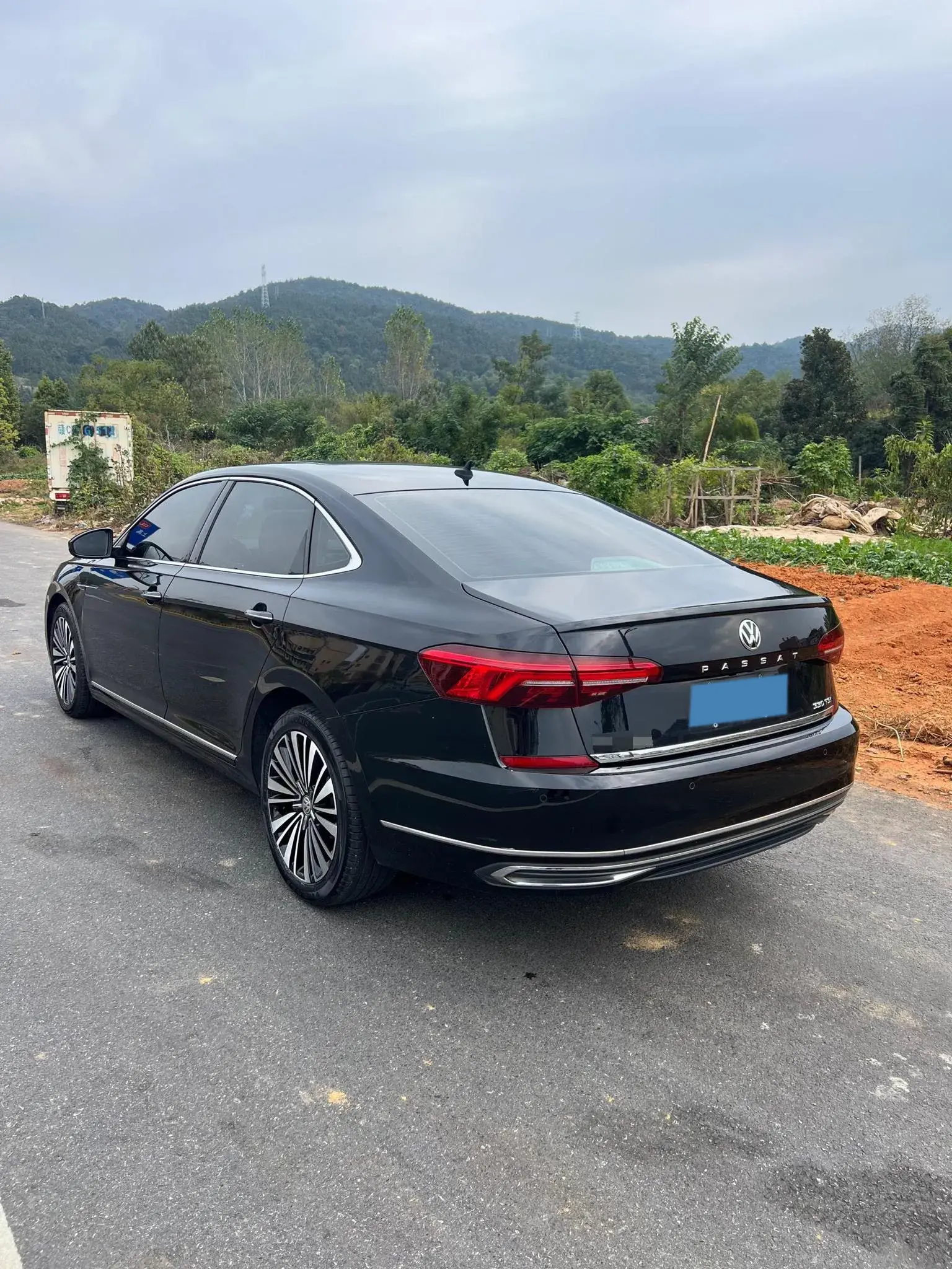 2020 VOLKSWAGEN PASSAT thumbnail 3