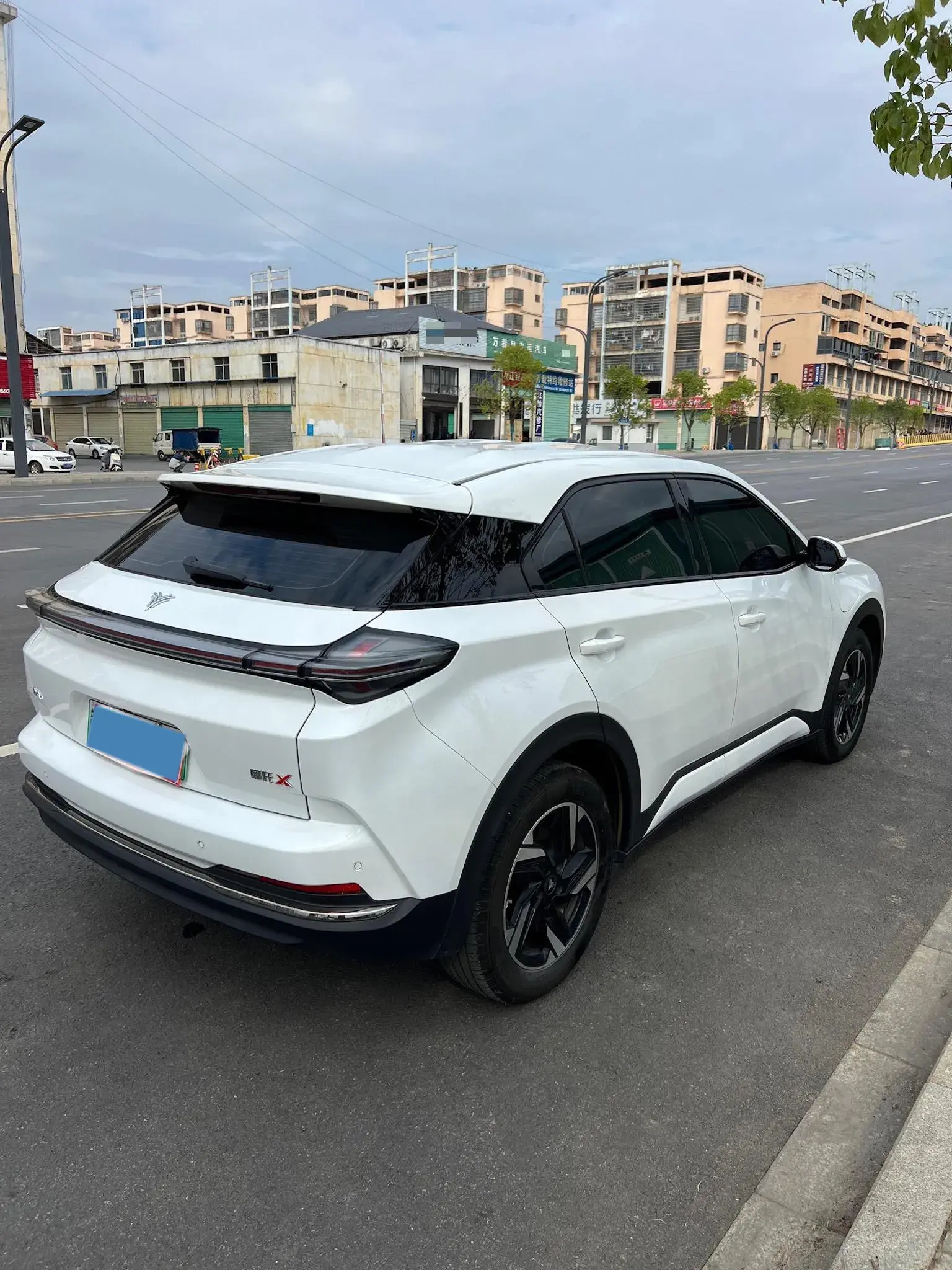 2023 NETA X thumbnail 4