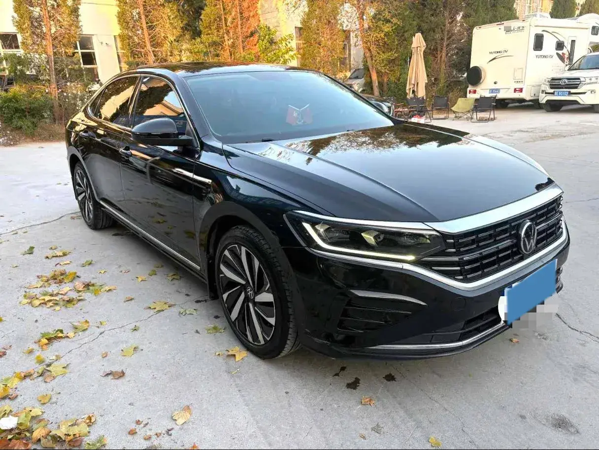 2022 VOLKSWAGEN PASSAT thumbnail 3