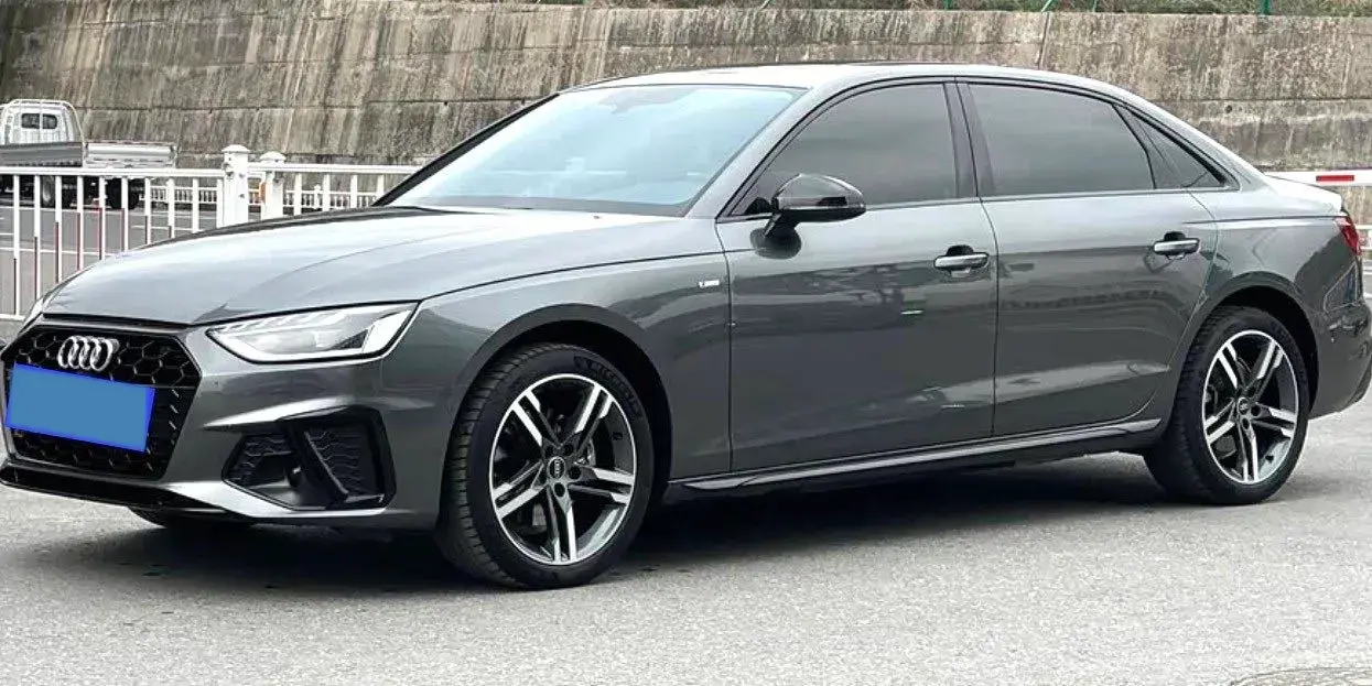 2022 AUDI A4L view 1