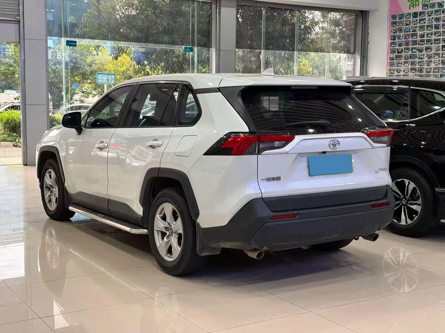 2021 TOYOTA RAV4 thumbnail 4