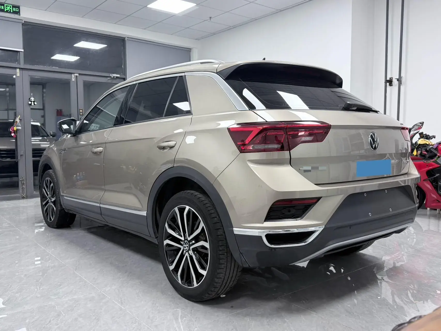 2021 VOLKSWAGEN T-ROC thumbnail 4