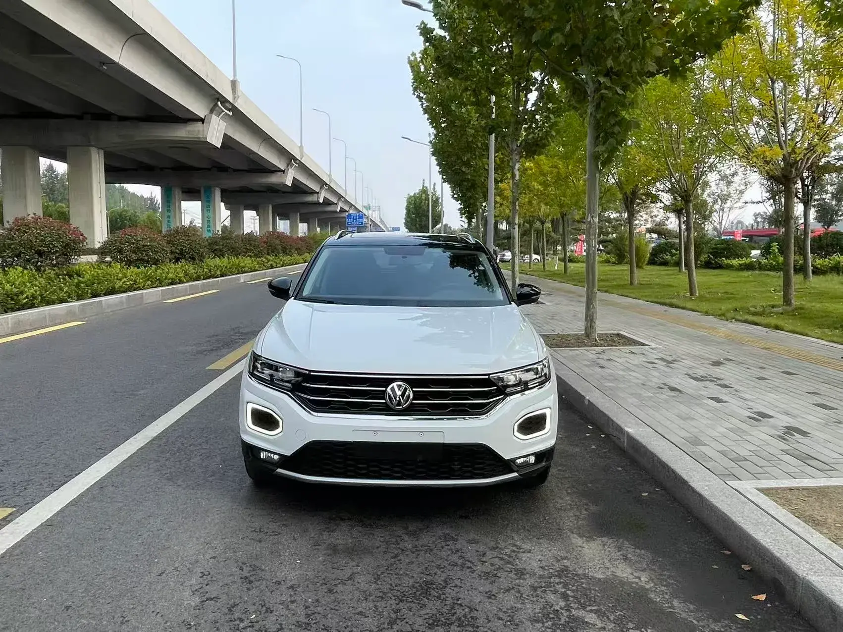 2019 VOLKSWAGEN T-ROC thumbnail 2