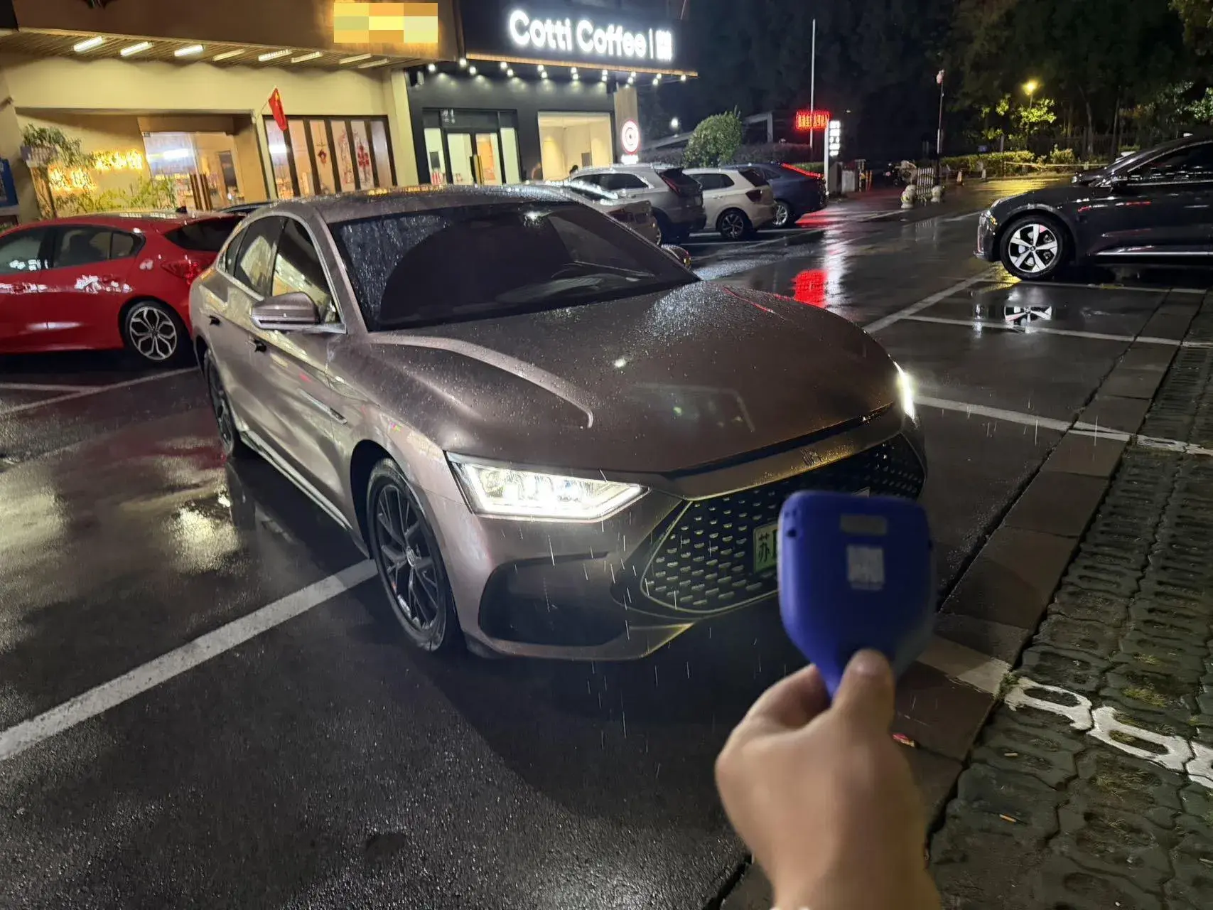 2023 BYD HAN thumbnail 3