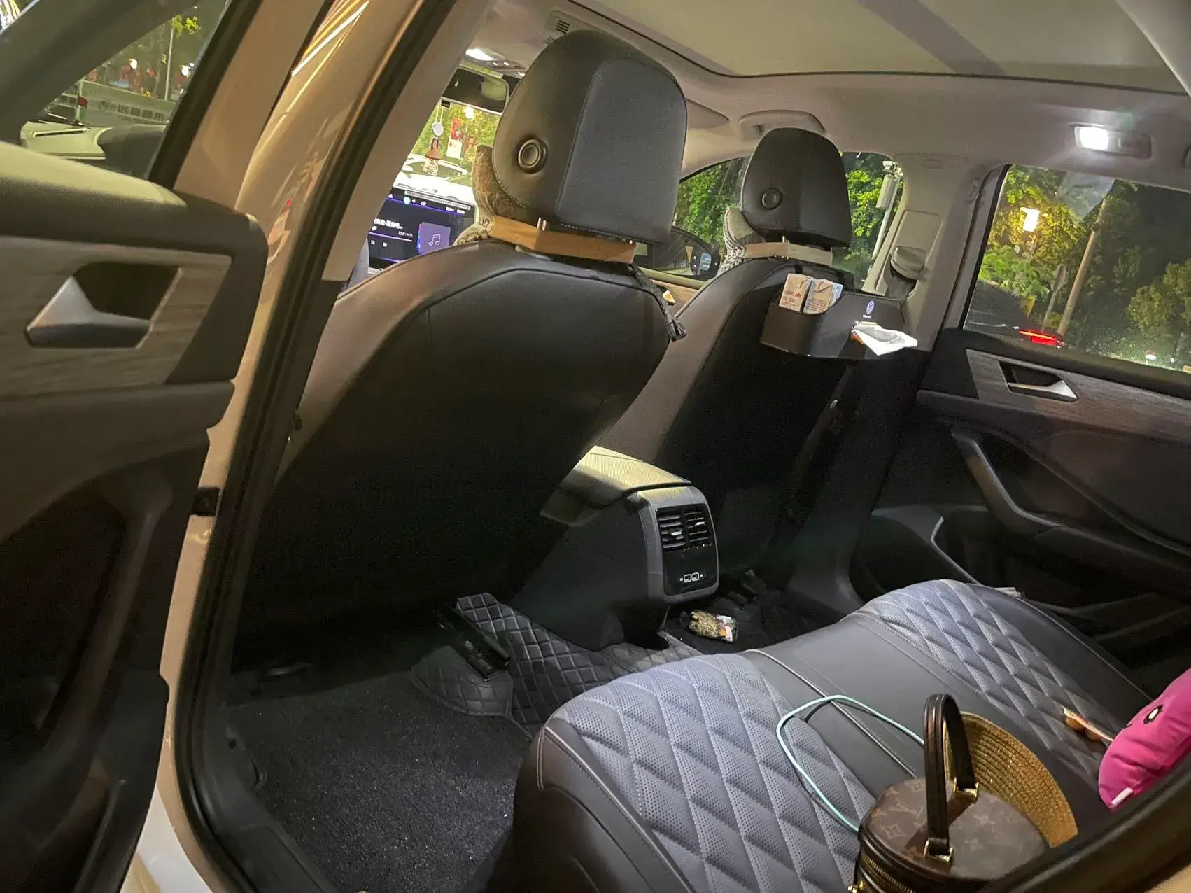 2025 VOLKSWAGEN SAGITAR thumbnail 4