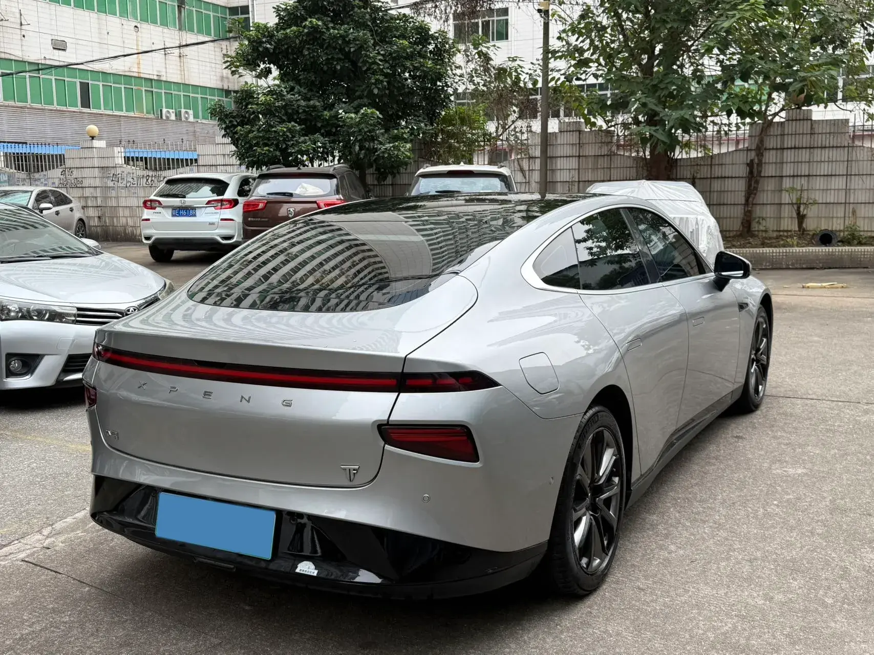 2020 XPENG P7 thumbnail 4