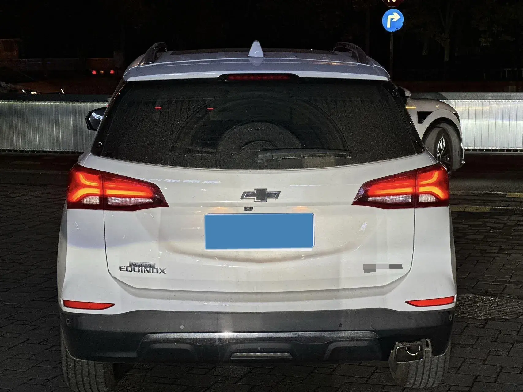 2023 CHEVROLET EQUINOX thumbnail 3