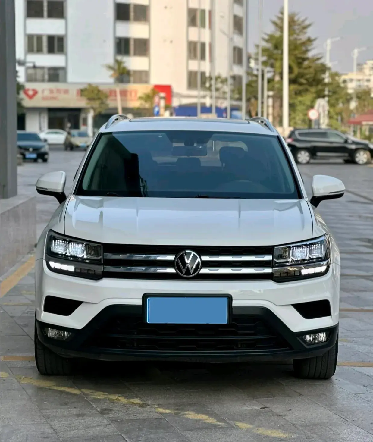 2022 VOLKSWAGEN THARU thumbnail 2