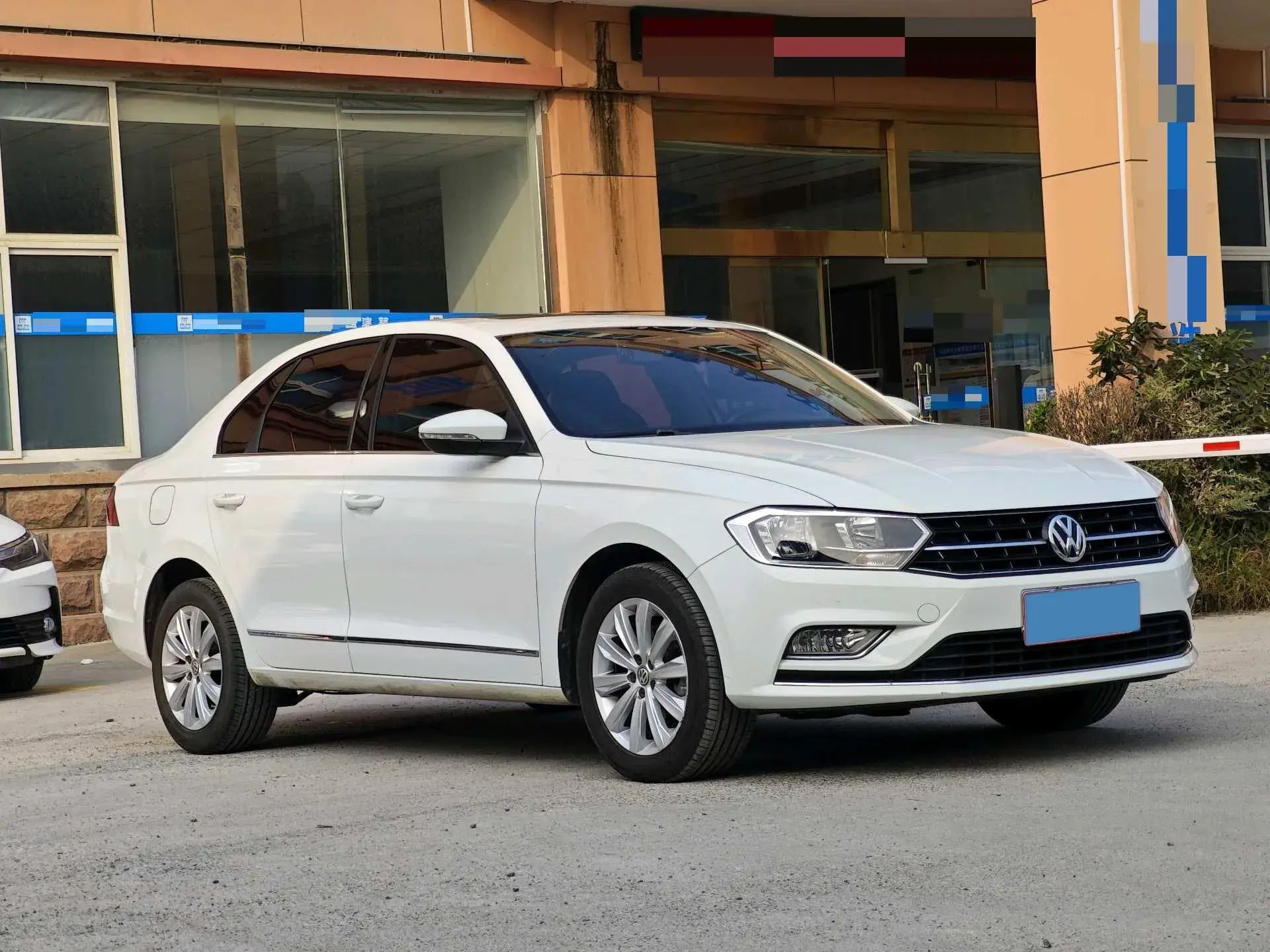 2018 VOLKSWAGEN BORA thumbnail 3