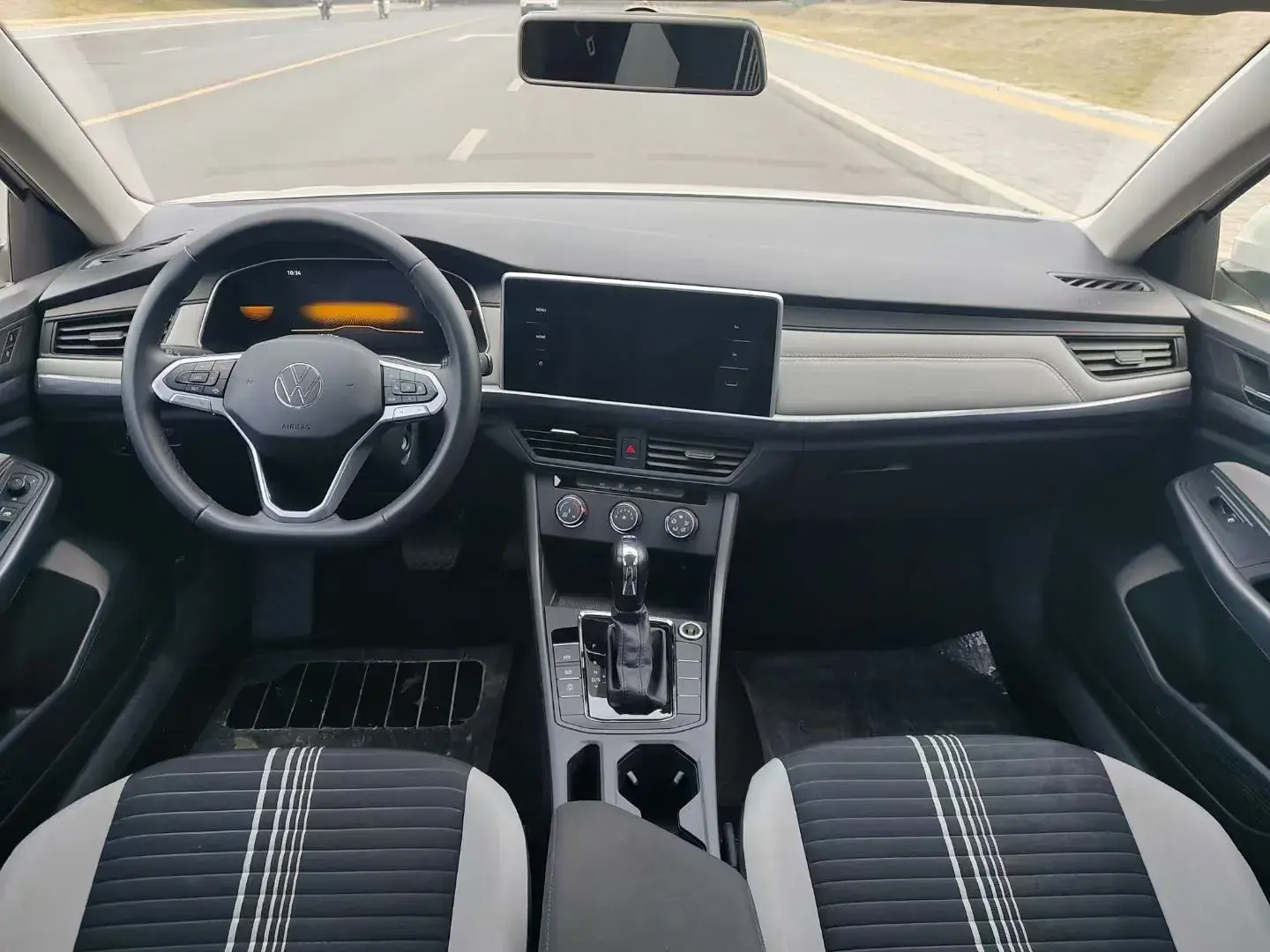 2023 VOLKSWAGEN BORA thumbnail 4