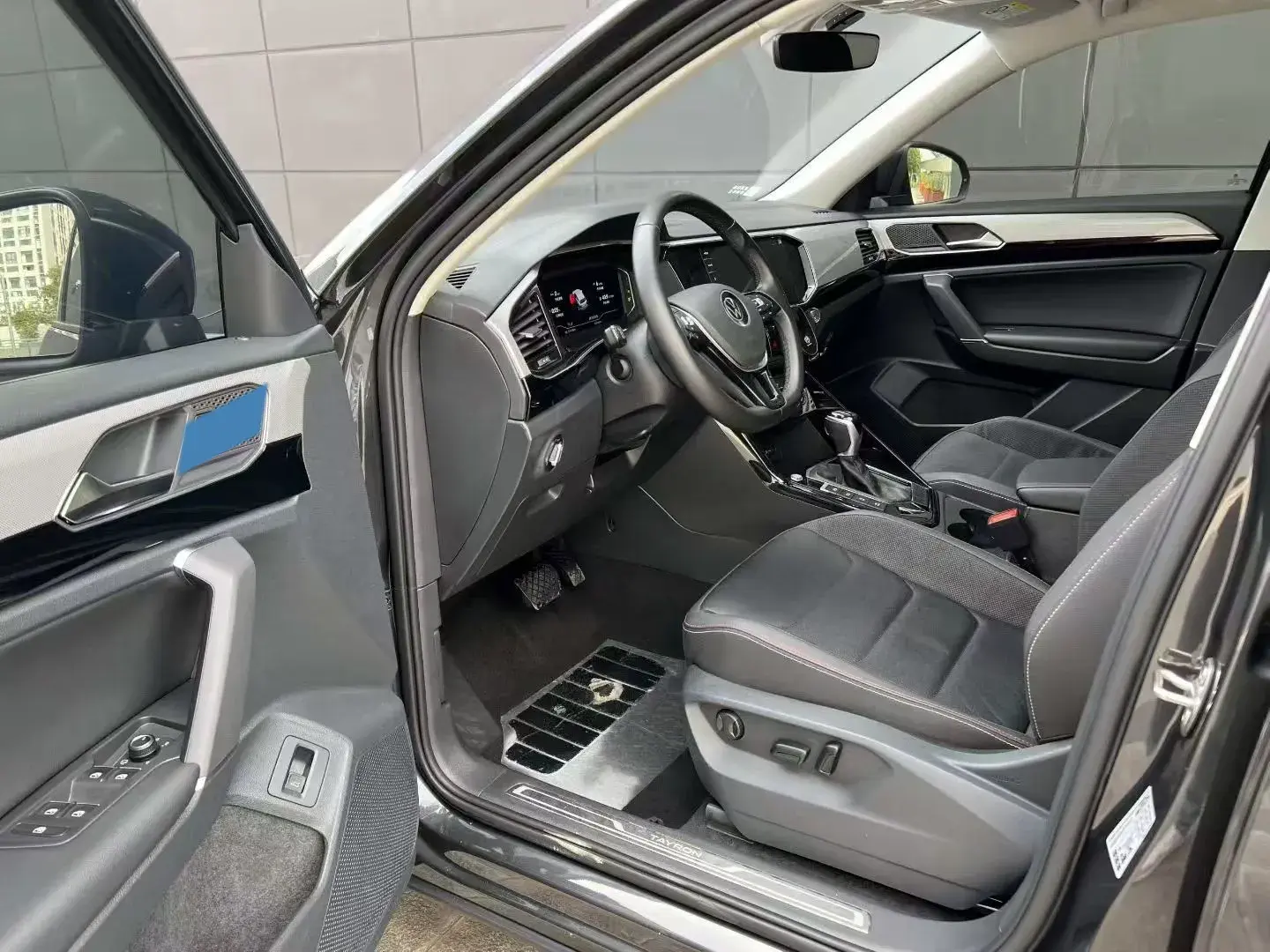 2022 VOLKSWAGEN TAYRON thumbnail 4