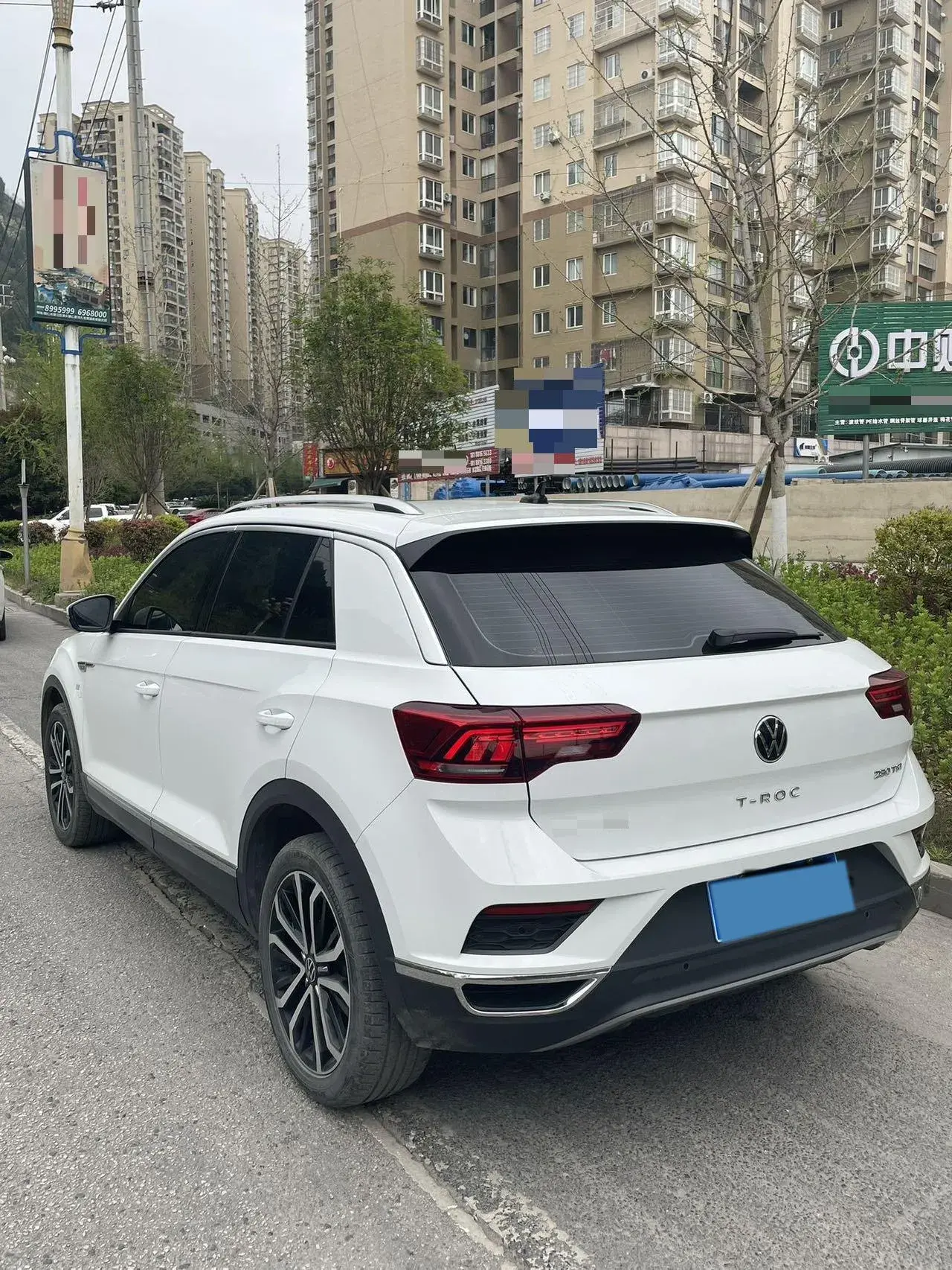 2021 VOLKSWAGEN T-ROC thumbnail 3