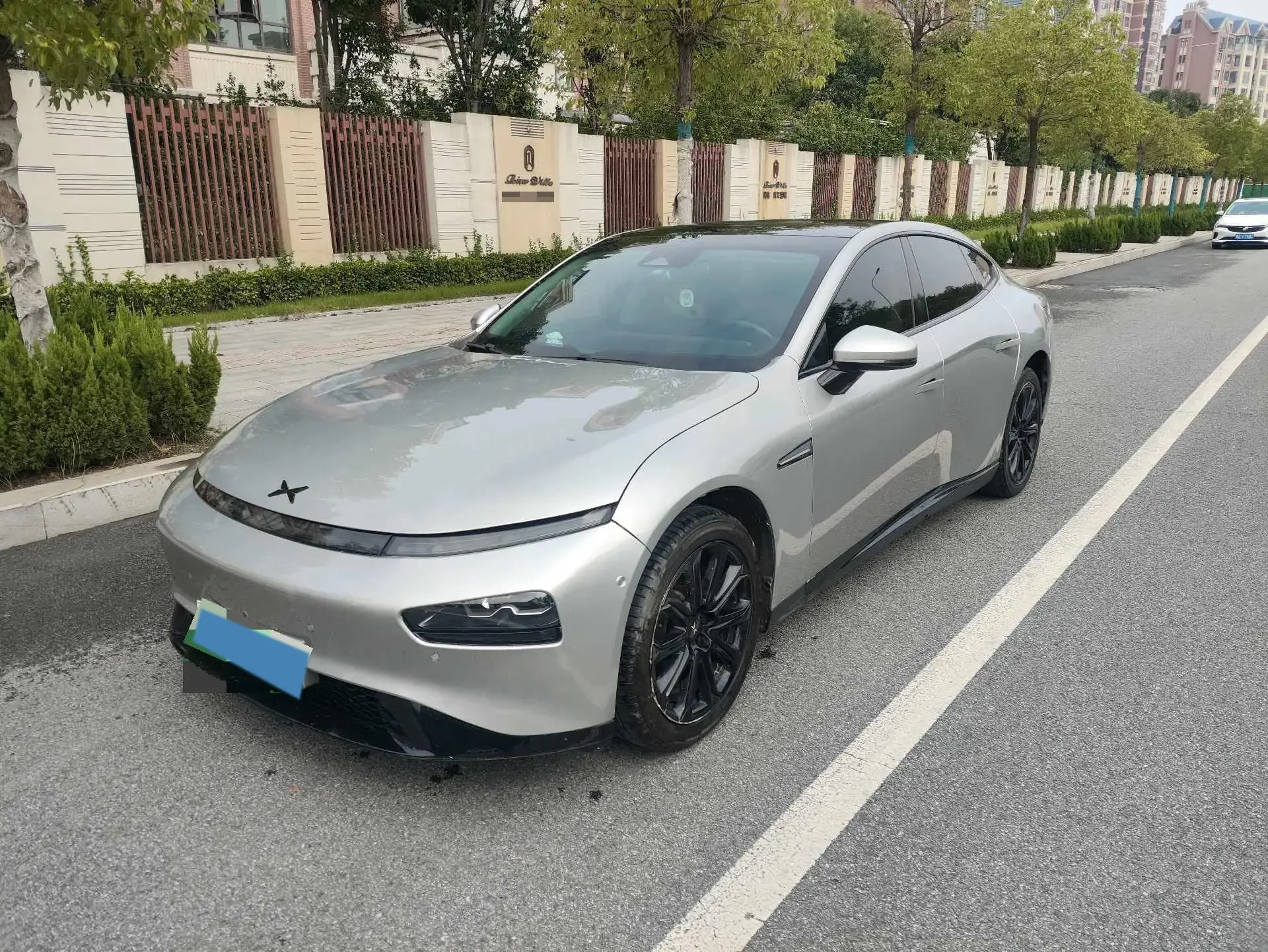 2022 XPENG P7 view 1