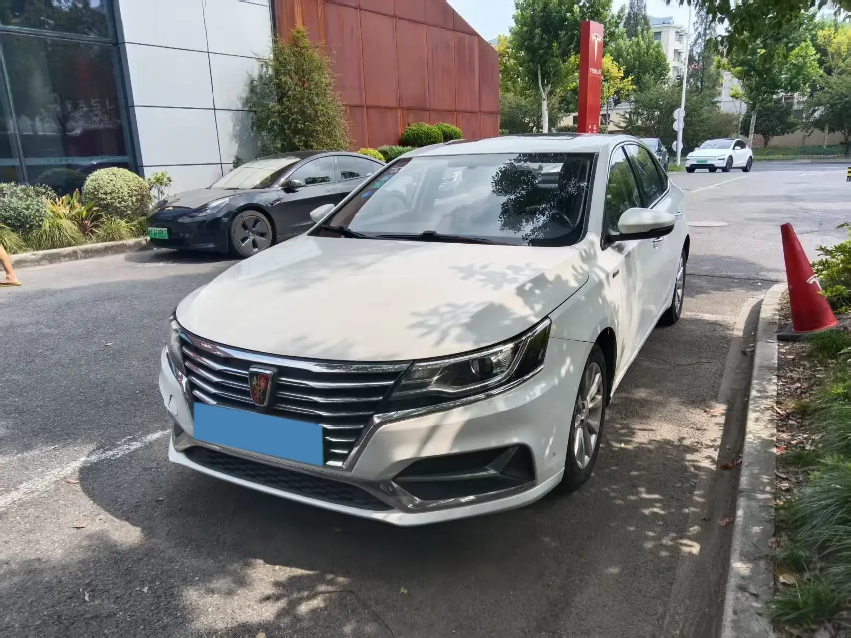 2017 ROEWE I6 view 1