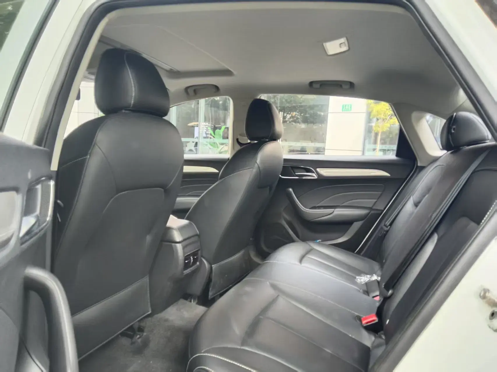 2017 ROEWE I6 thumbnail 2