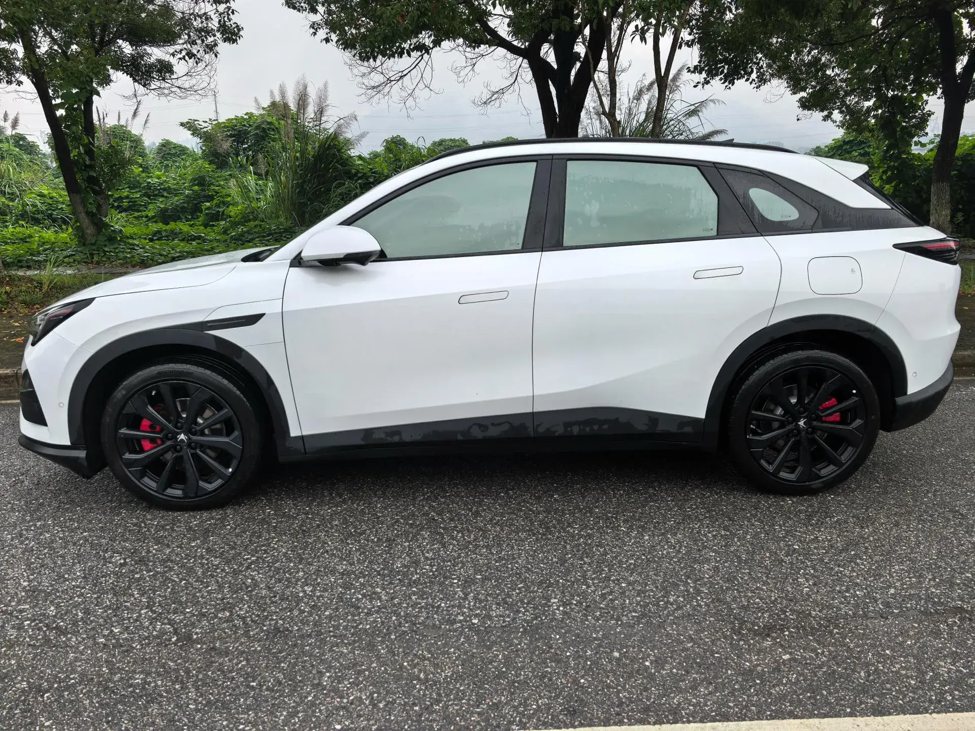 2025 ARCFOX ΑT5 thumbnail 3