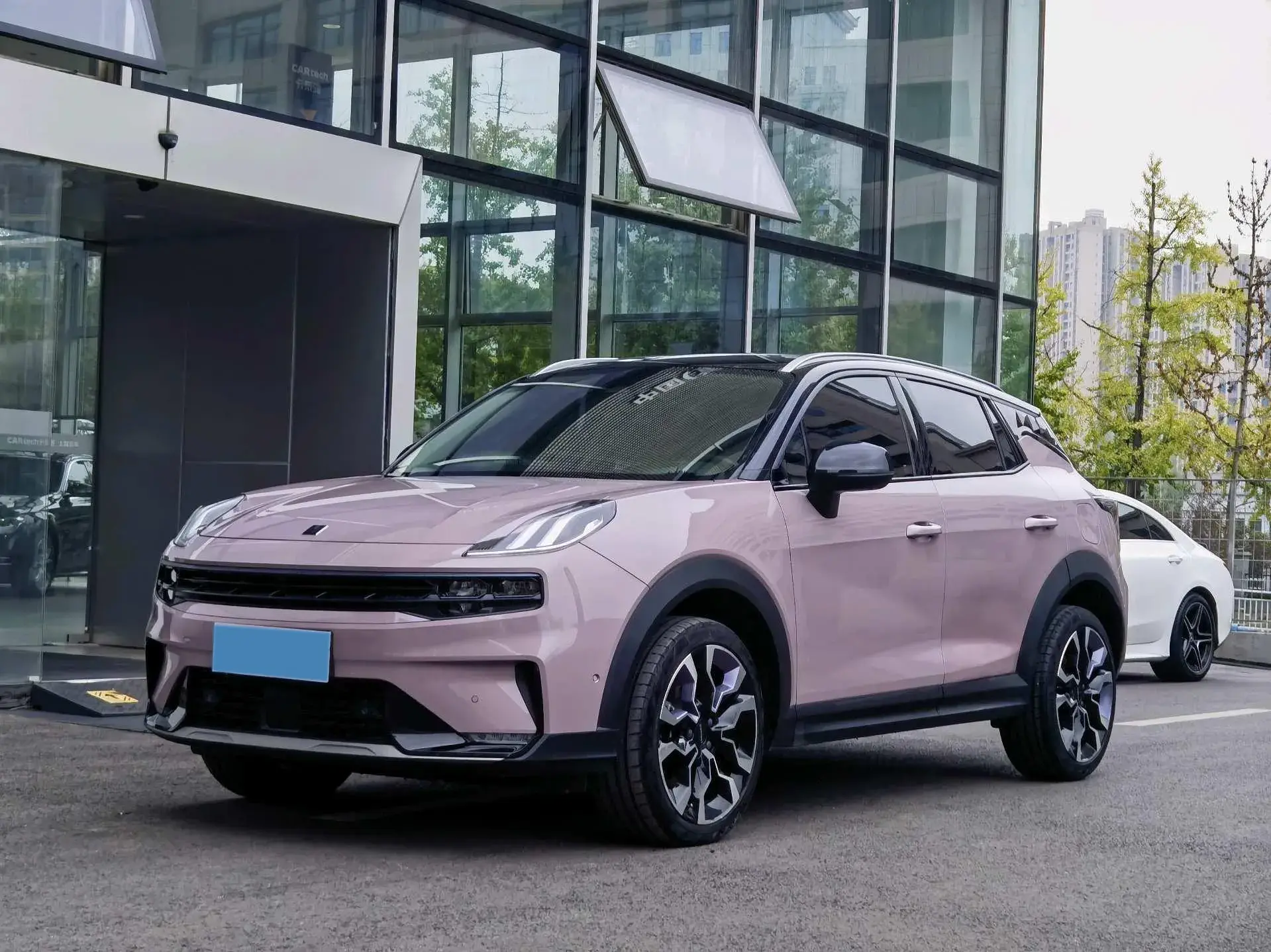 2022 LYNK&CO 06 view 1
