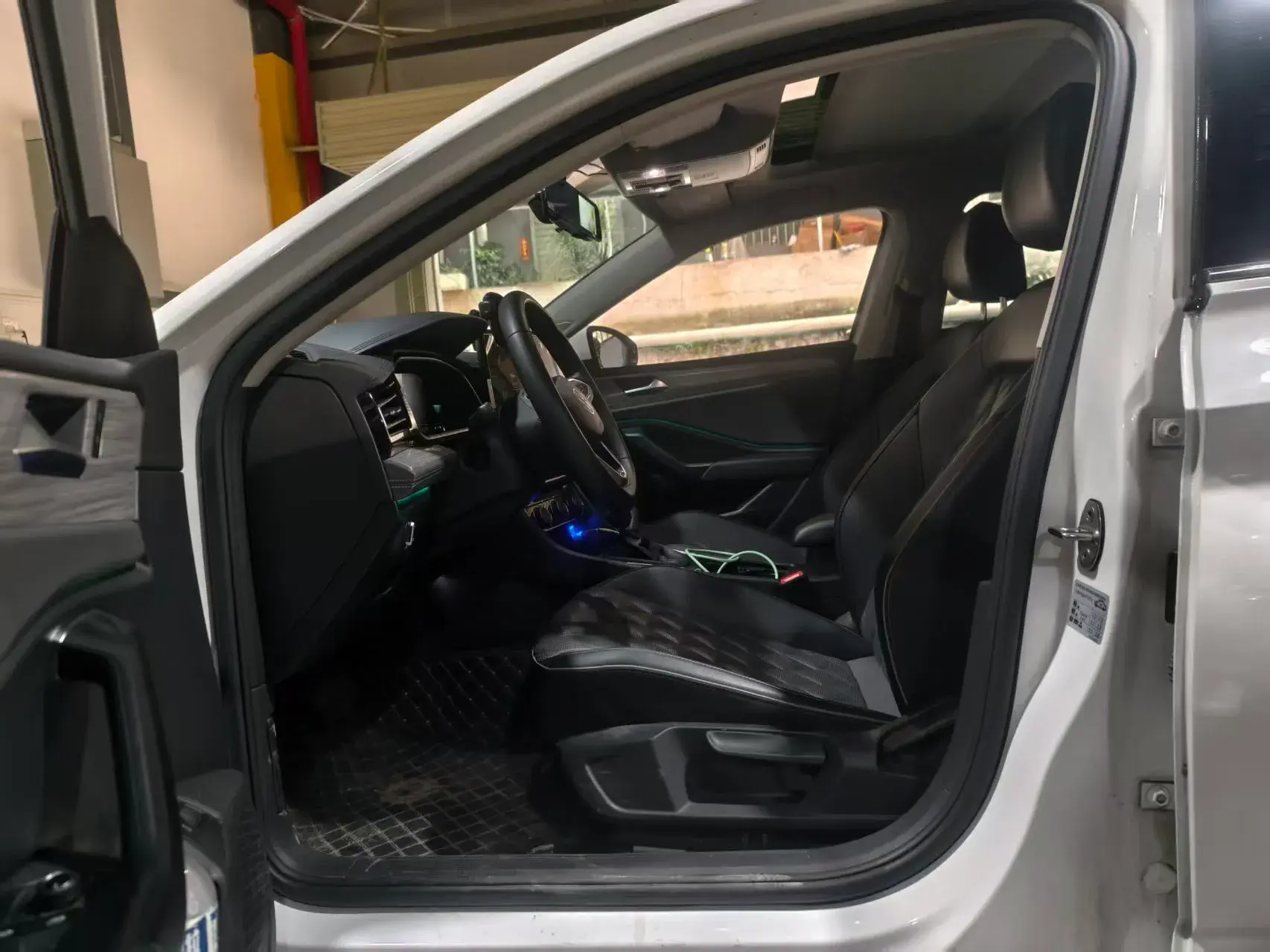 2023 VOLKSWAGEN SAGITAR thumbnail 2