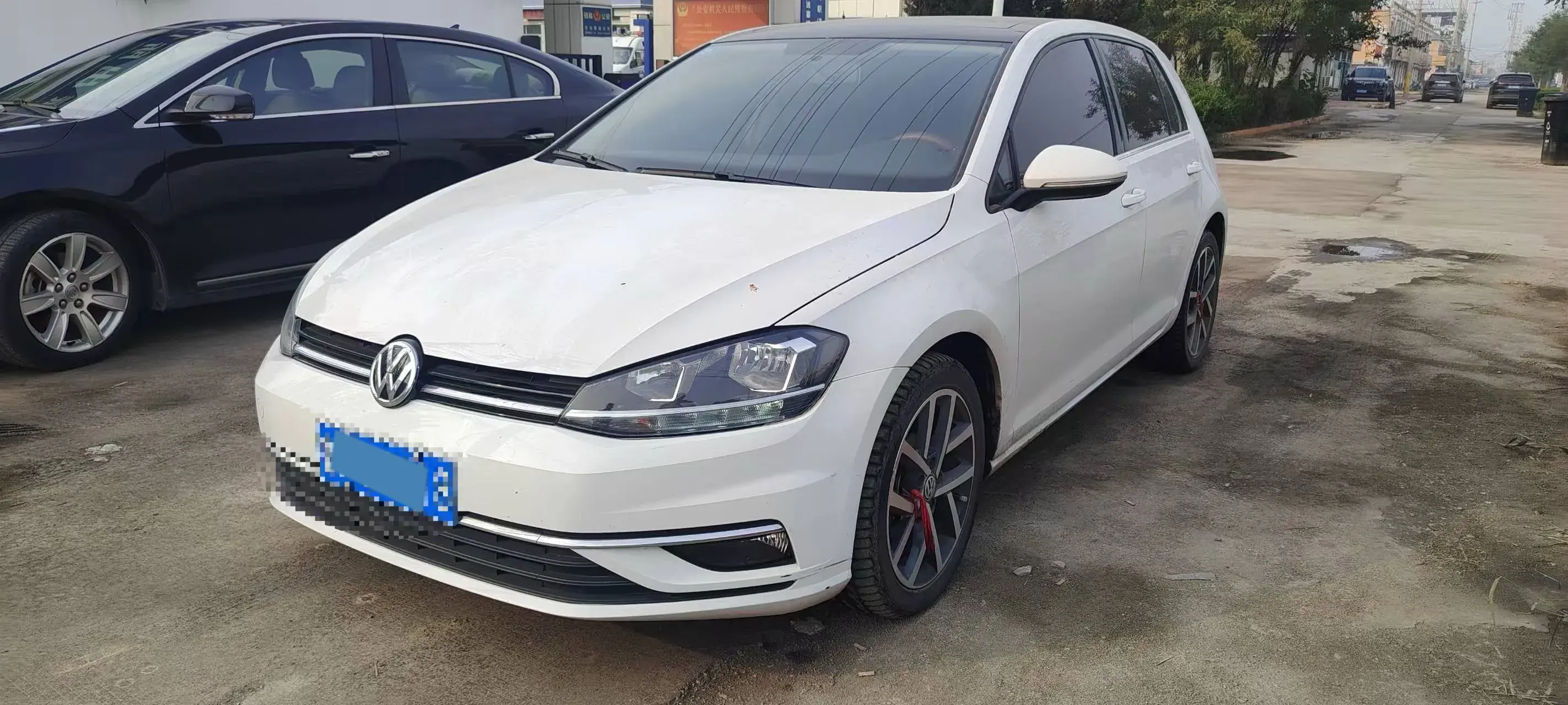 2020 VOLKSWAGEN GOLF view 1