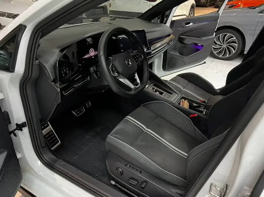 2023 VOLKSWAGEN GOLF thumbnail 4