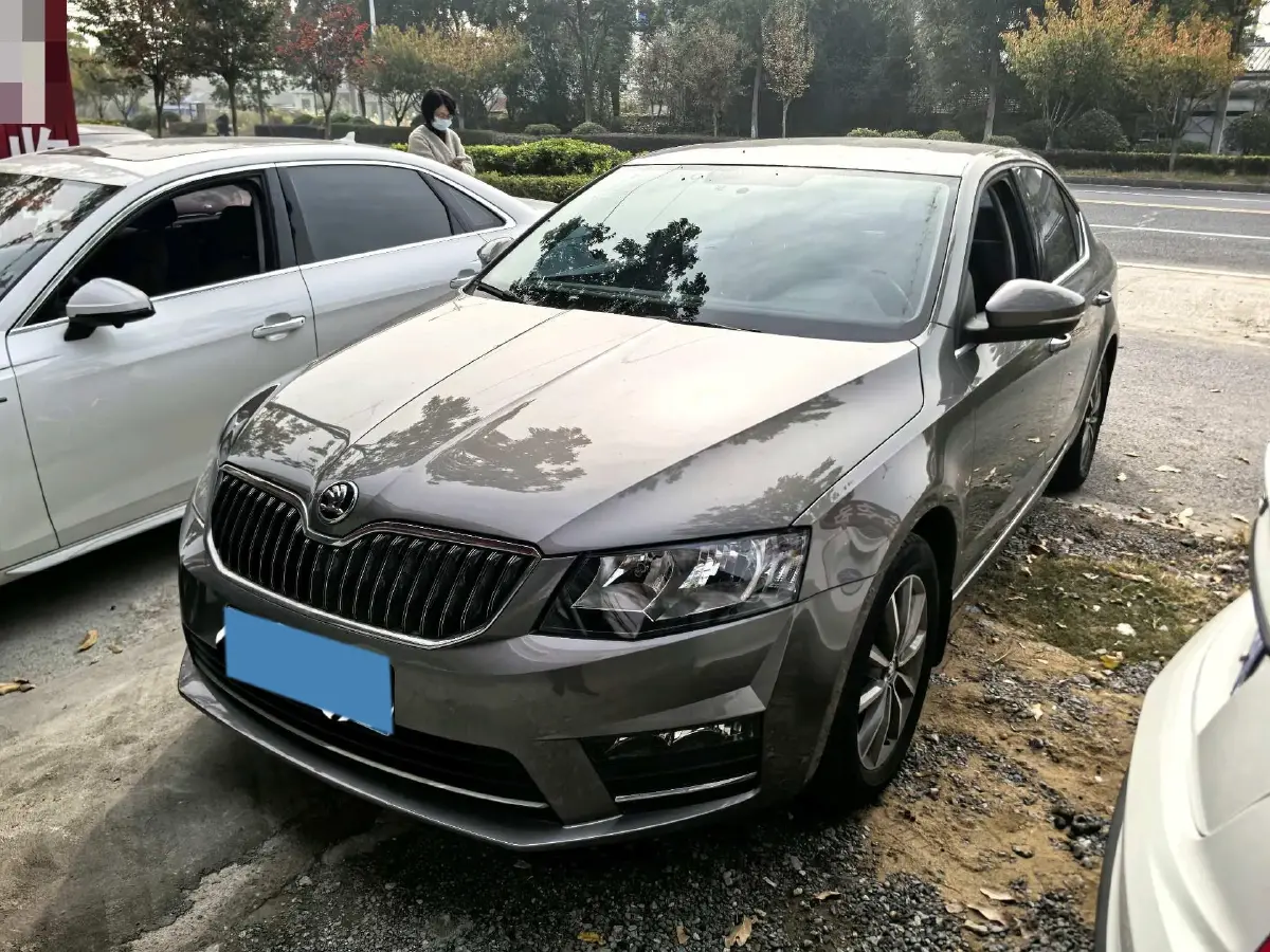 2017 Skoda Octavia 1.6L 110HP L4 5MT