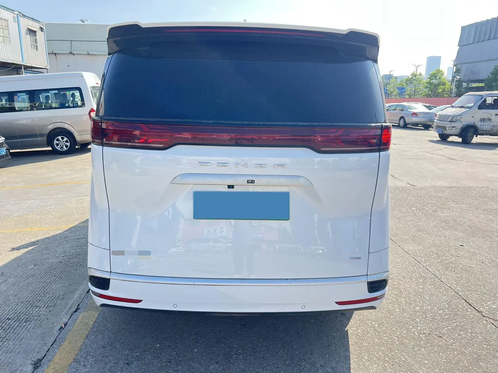 2022 DENZA D9 thumbnail 4