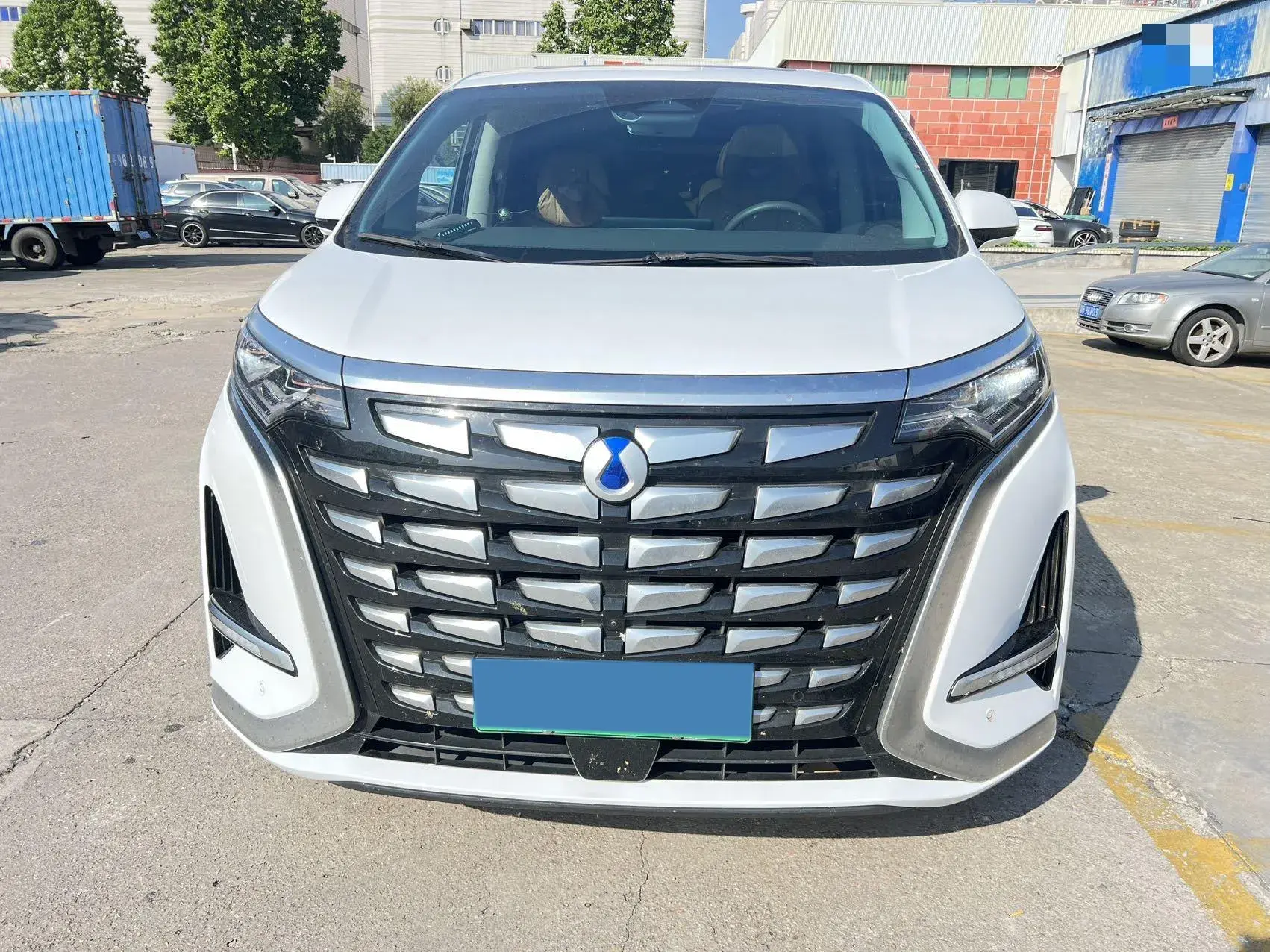 2022 DENZA D9 thumbnail 2