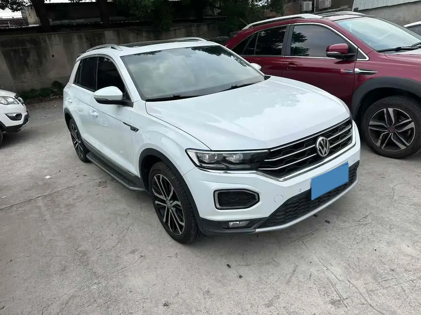 2019 VOLKSWAGEN T-ROC thumbnail 3