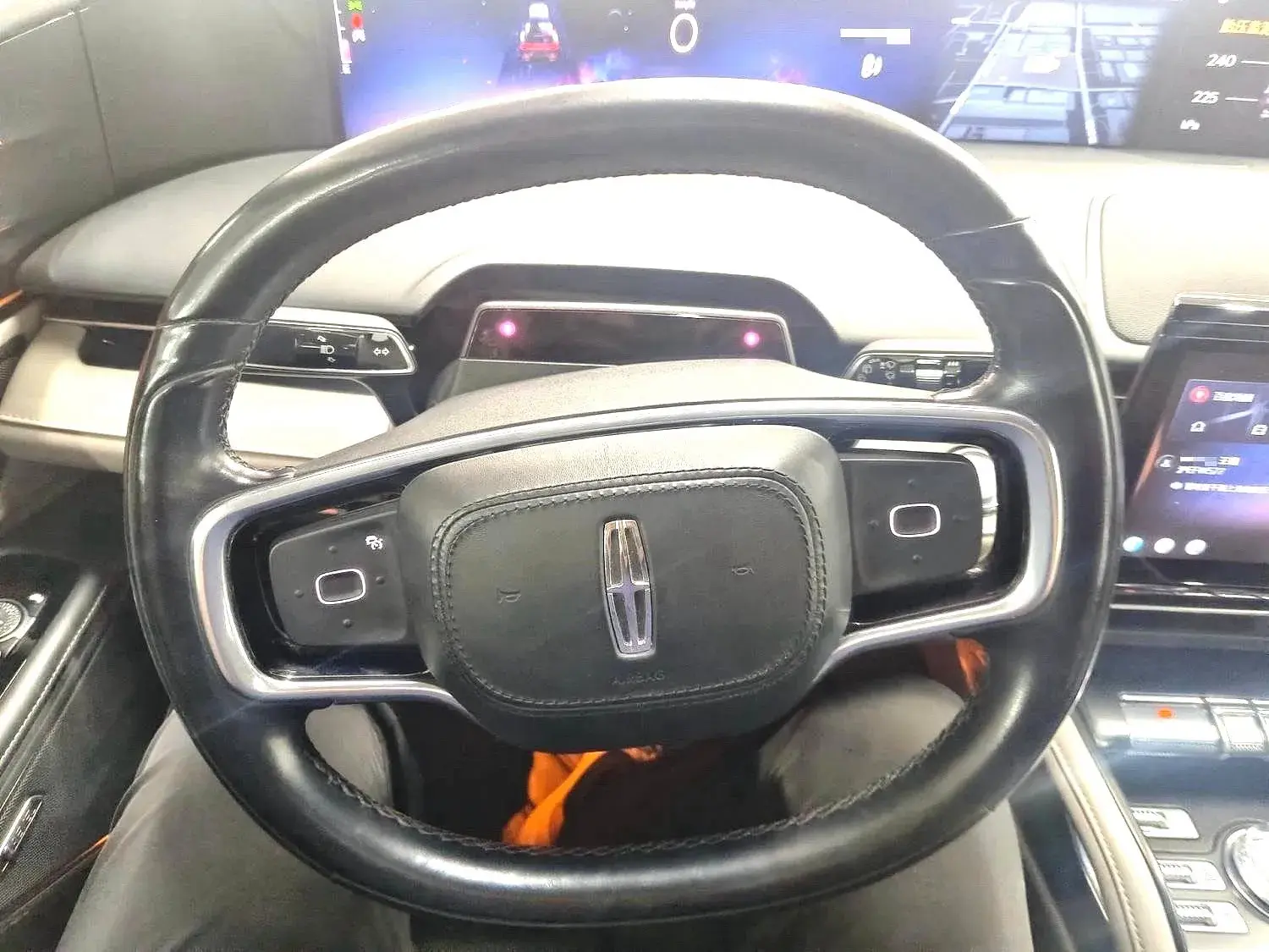 2023 LINCOLN NAUTILUS thumbnail 2