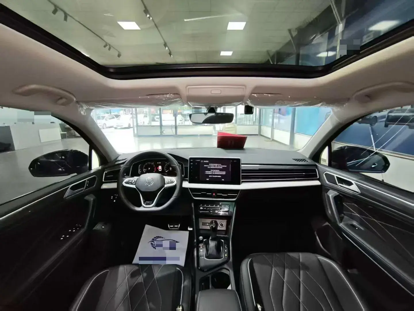 2023 VOLKSWAGEN TIGUAN thumbnail 3