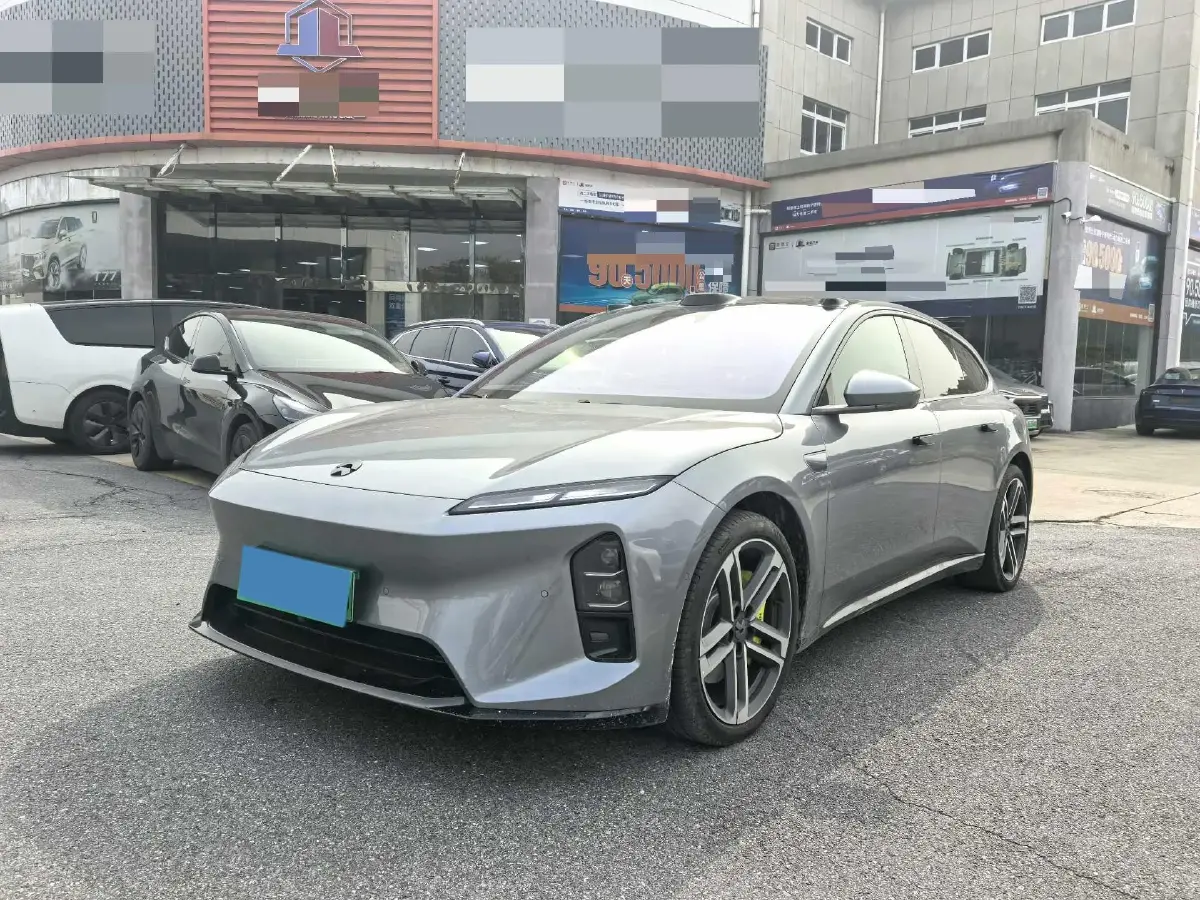2025 NIO ET5 BEV
