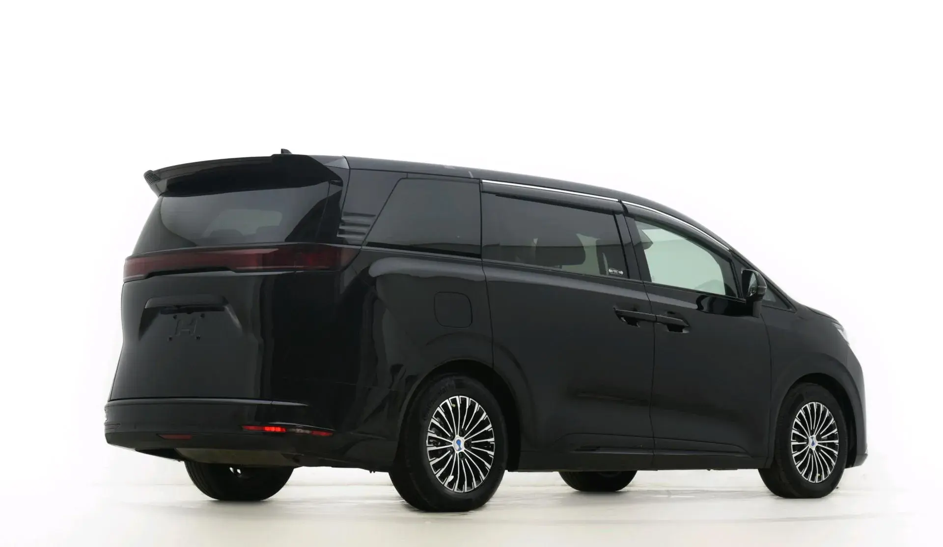 2022 DENZA D9 thumbnail 2