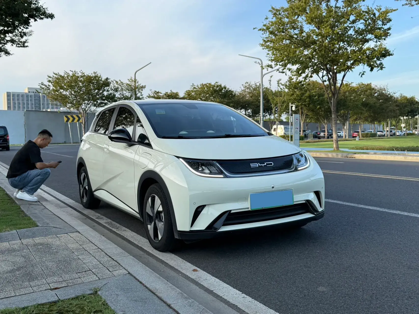 2023 BYD DOLPHIN thumbnail 3