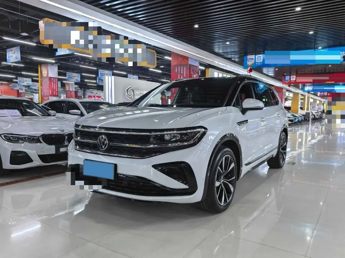 2023 VOLKSWAGEN TALAGON view 1