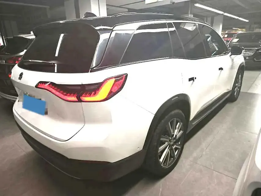 2018 NIO ES8 thumbnail 2