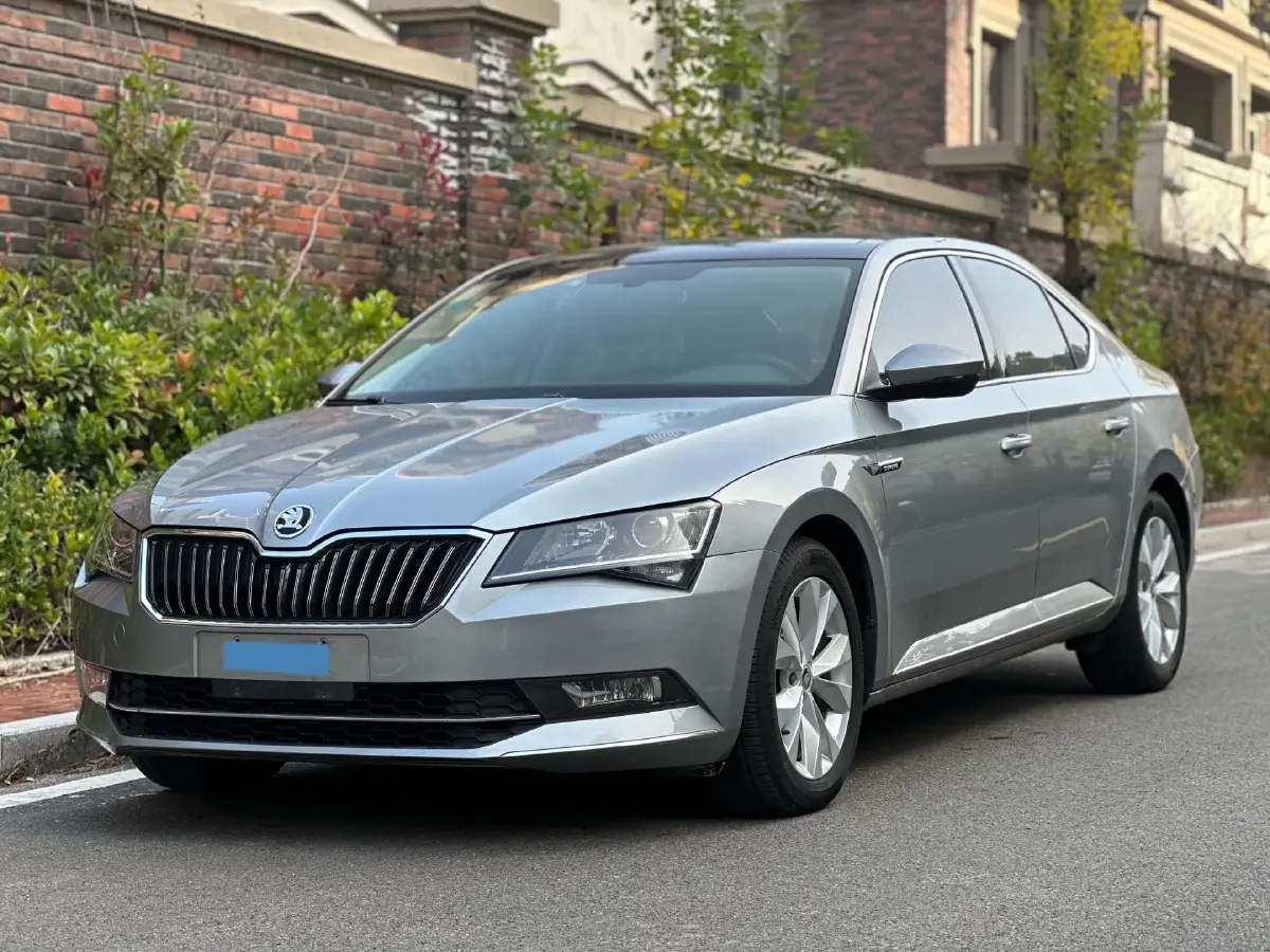 2018 Skoda Superb 1.8T 180HP L4 7DCT
