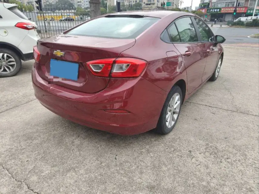 2018 CHEVROLET CRUZE thumbnail 3