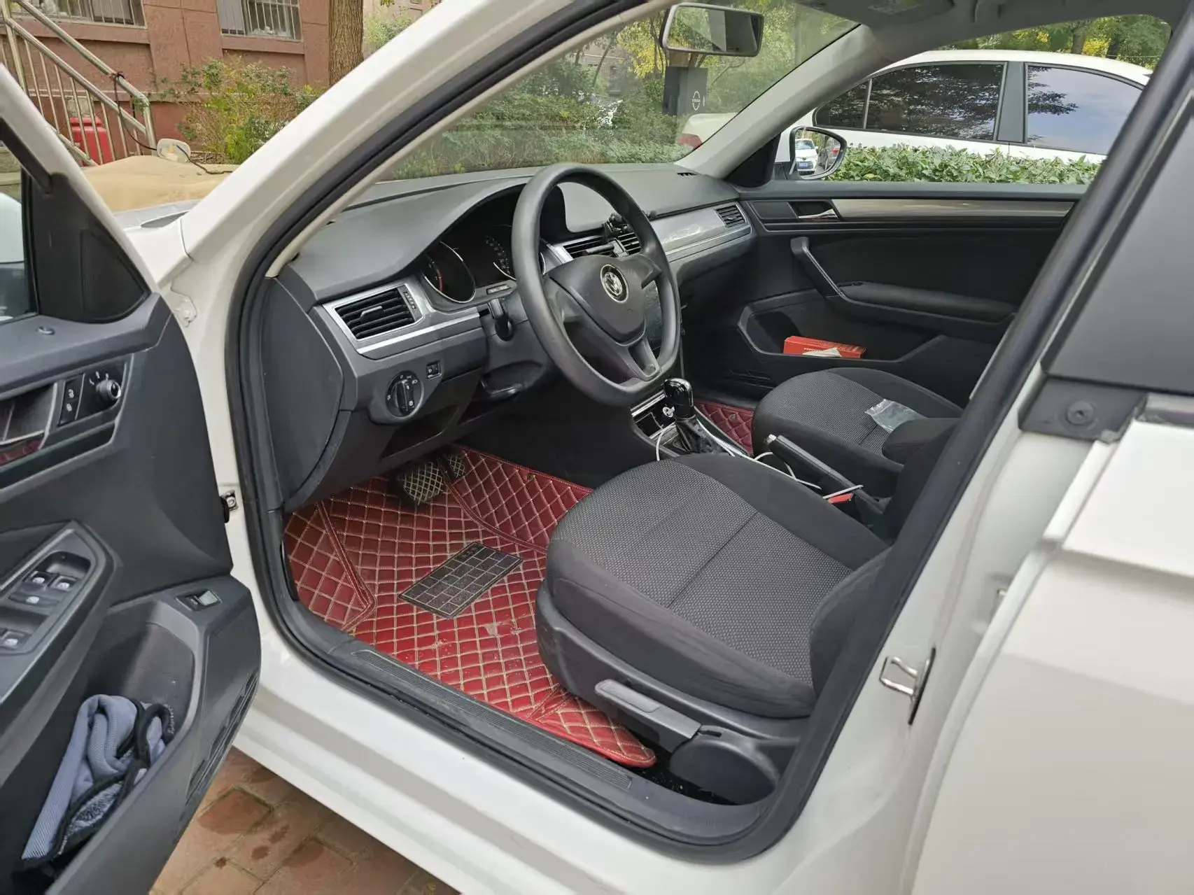 2018 VOLKSWAGEN BORA thumbnail 4