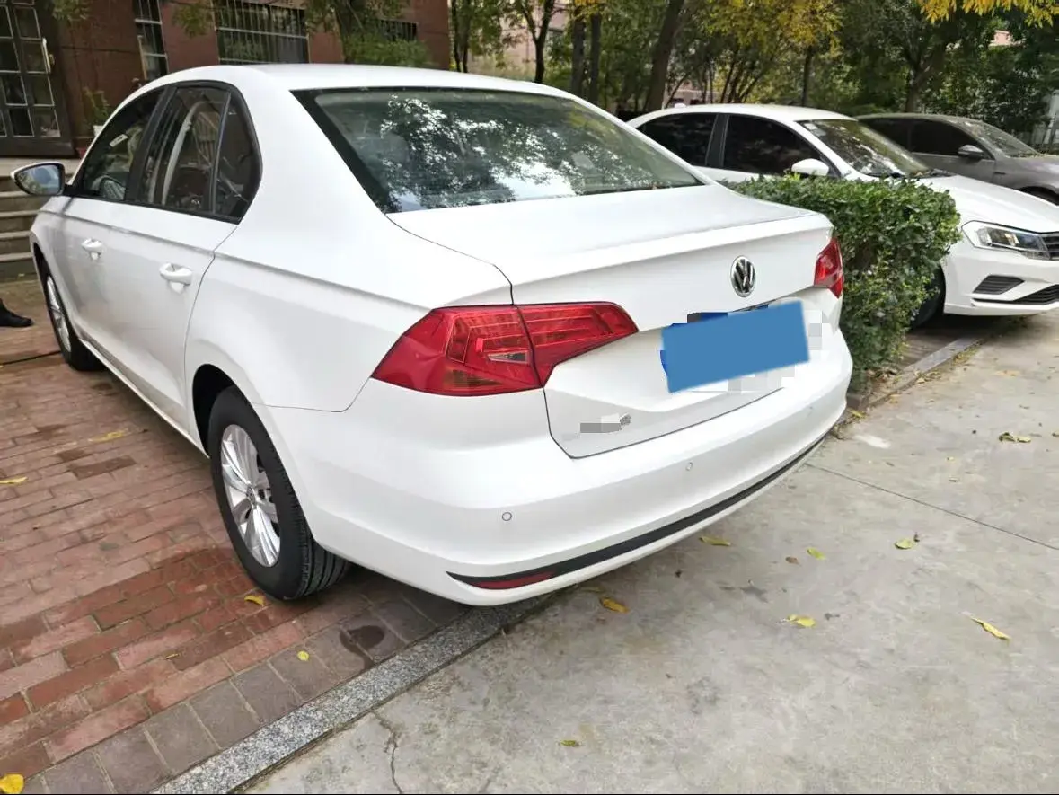 2018 VOLKSWAGEN BORA thumbnail 2